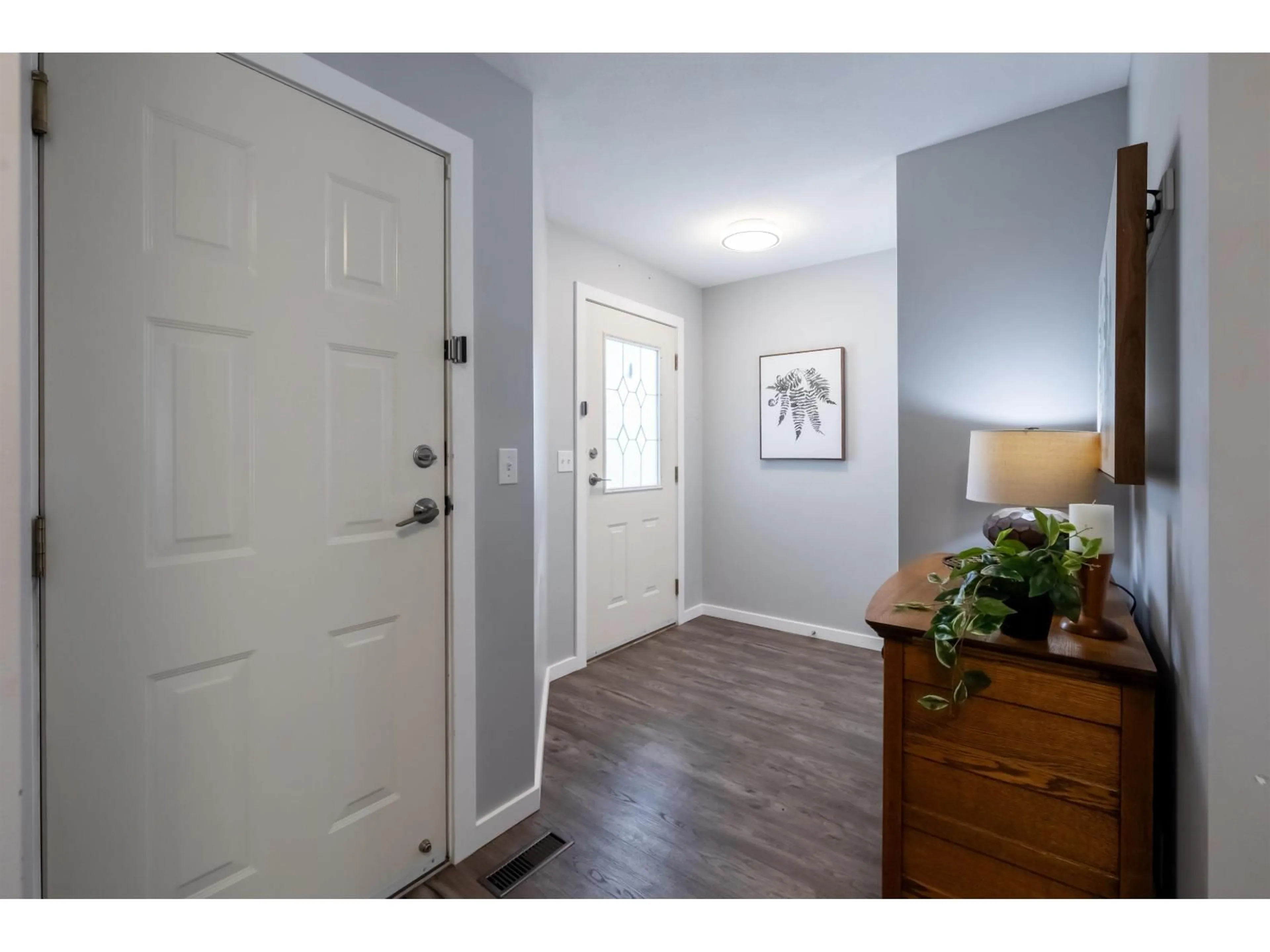 Indoor entryway for 5 - 45873 LEWIS AVENUE, Chilliwack British Columbia V2P3C3