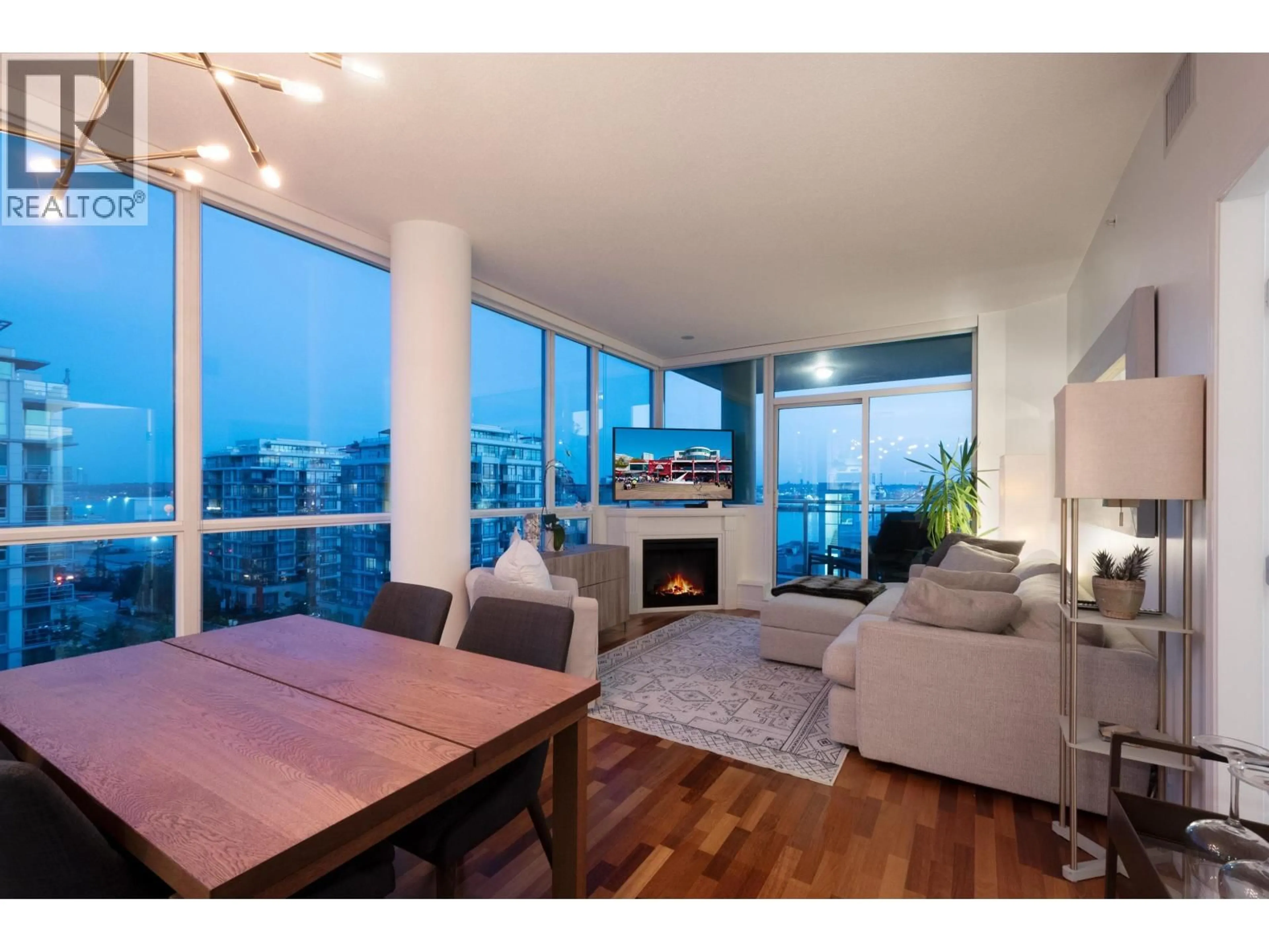 Living room with furniture, wood/laminate floor for 902 - 138 ESPLANADE, North Vancouver British Columbia V7L4X9