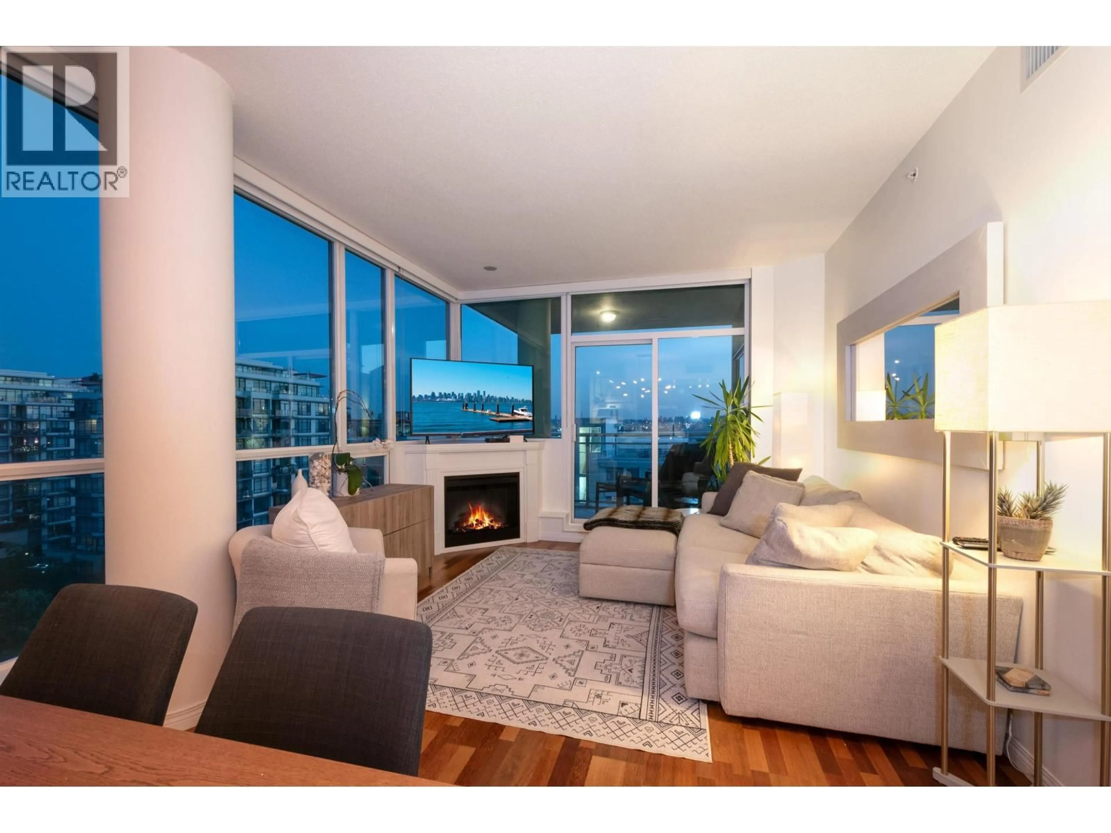 Living room with furniture, wood/laminate floor for 902 - 138 ESPLANADE, North Vancouver British Columbia V7L4X9
