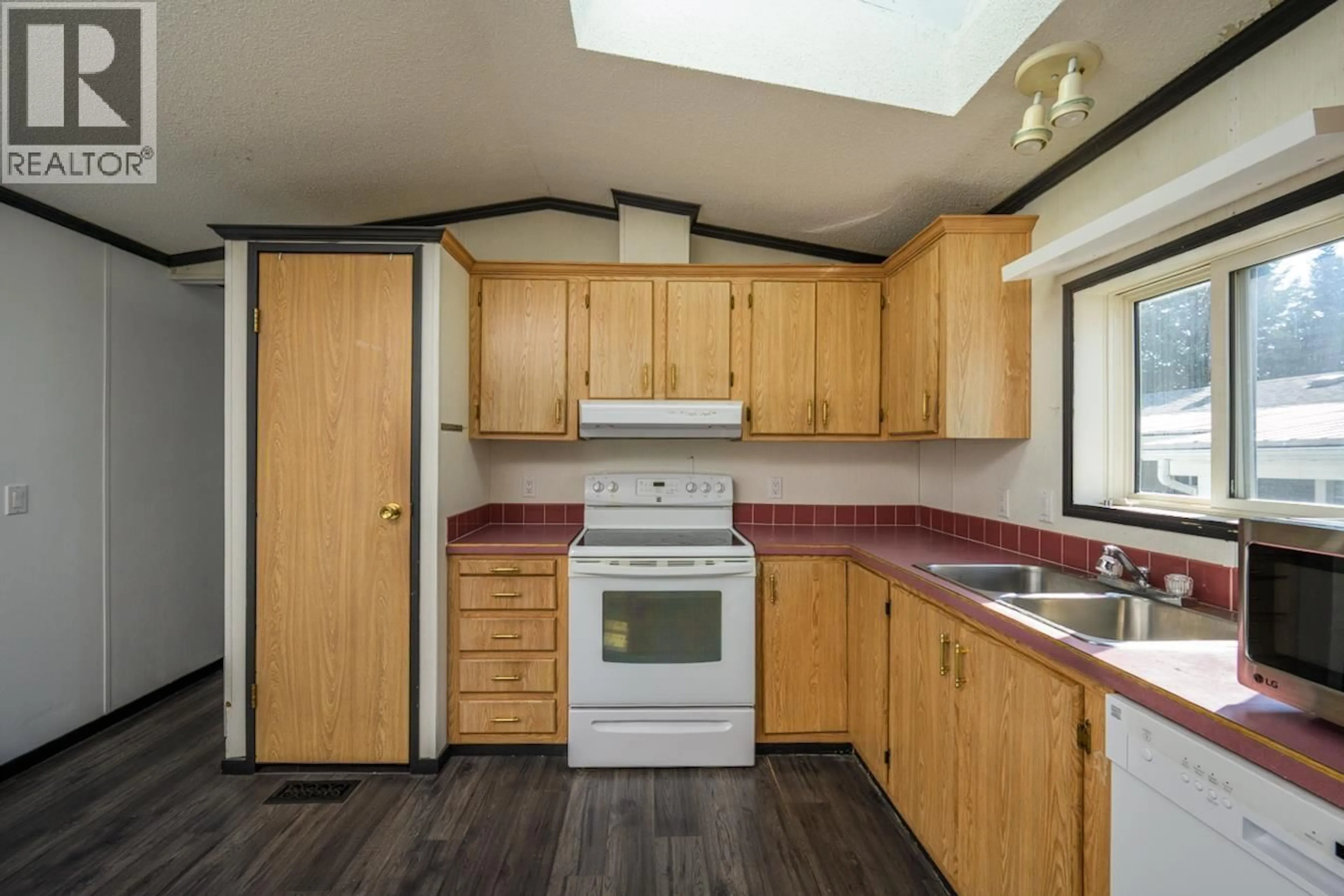 Standard kitchen, wood/laminate floor for 143 - 2500 GRANT ROAD, Prince George British Columbia V2K4X9