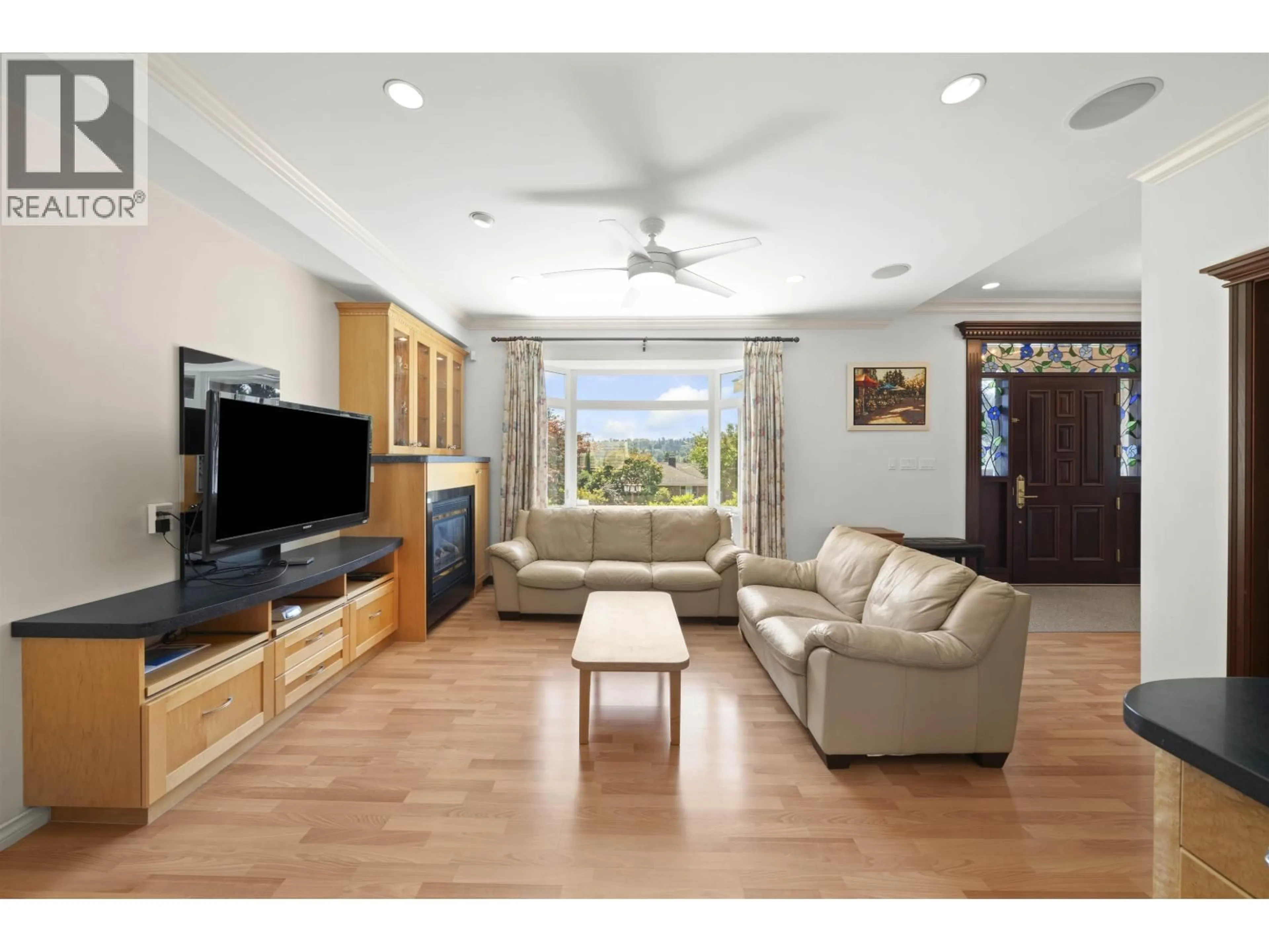 Living room with furniture, unknown for 5713 EGLINTON STREET, Burnaby British Columbia V5G2B5