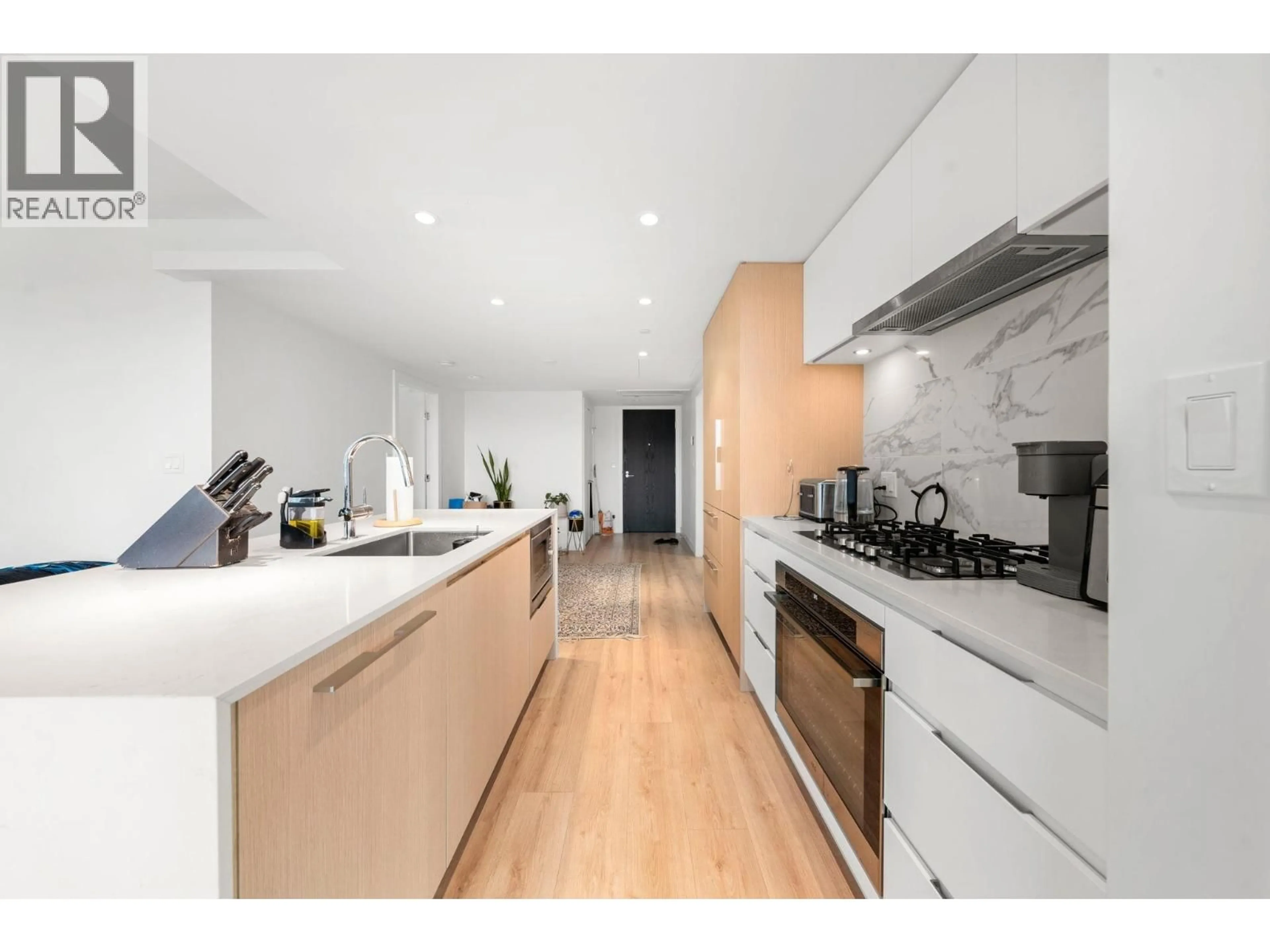 Open concept kitchen, unknown for 1401 - 1500 FERN STREET, North Vancouver British Columbia V7J0E6
