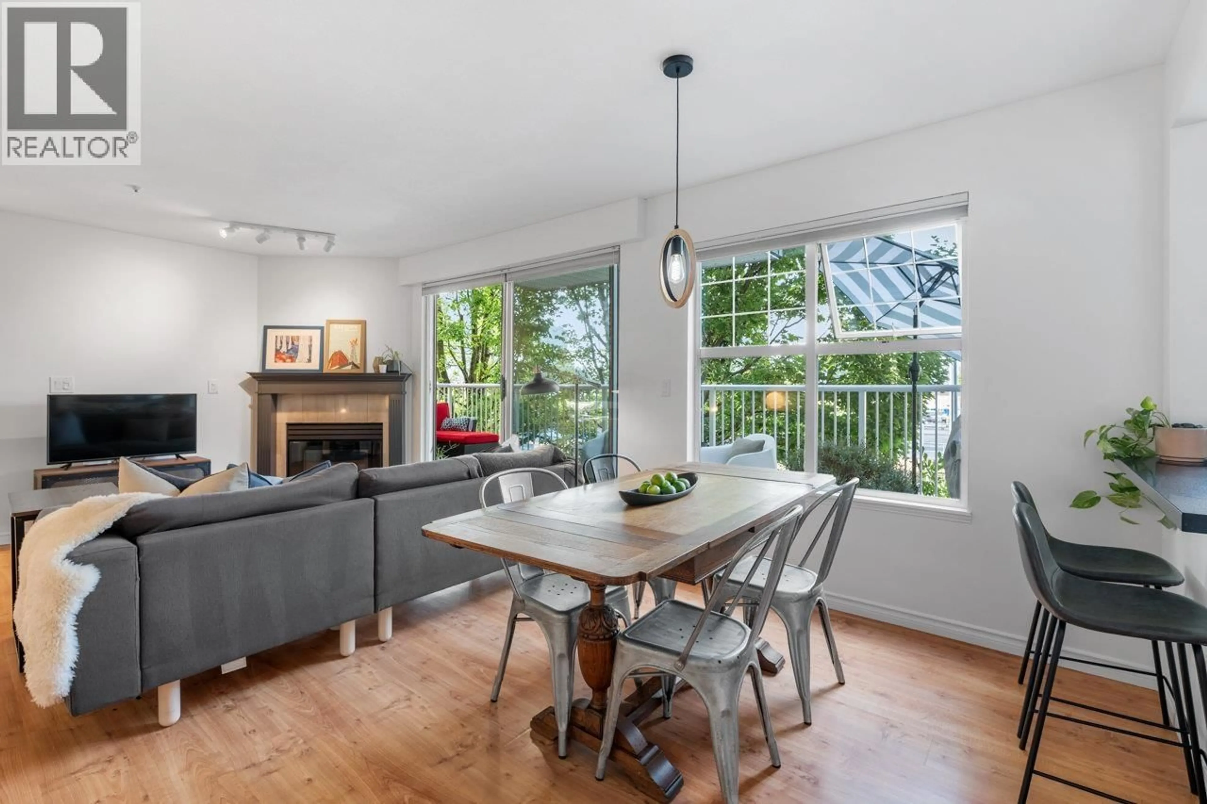 Dining room, wood/laminate floor for 101 - 135 ELEVENTH STREET, New Westminster British Columbia V3M4C7