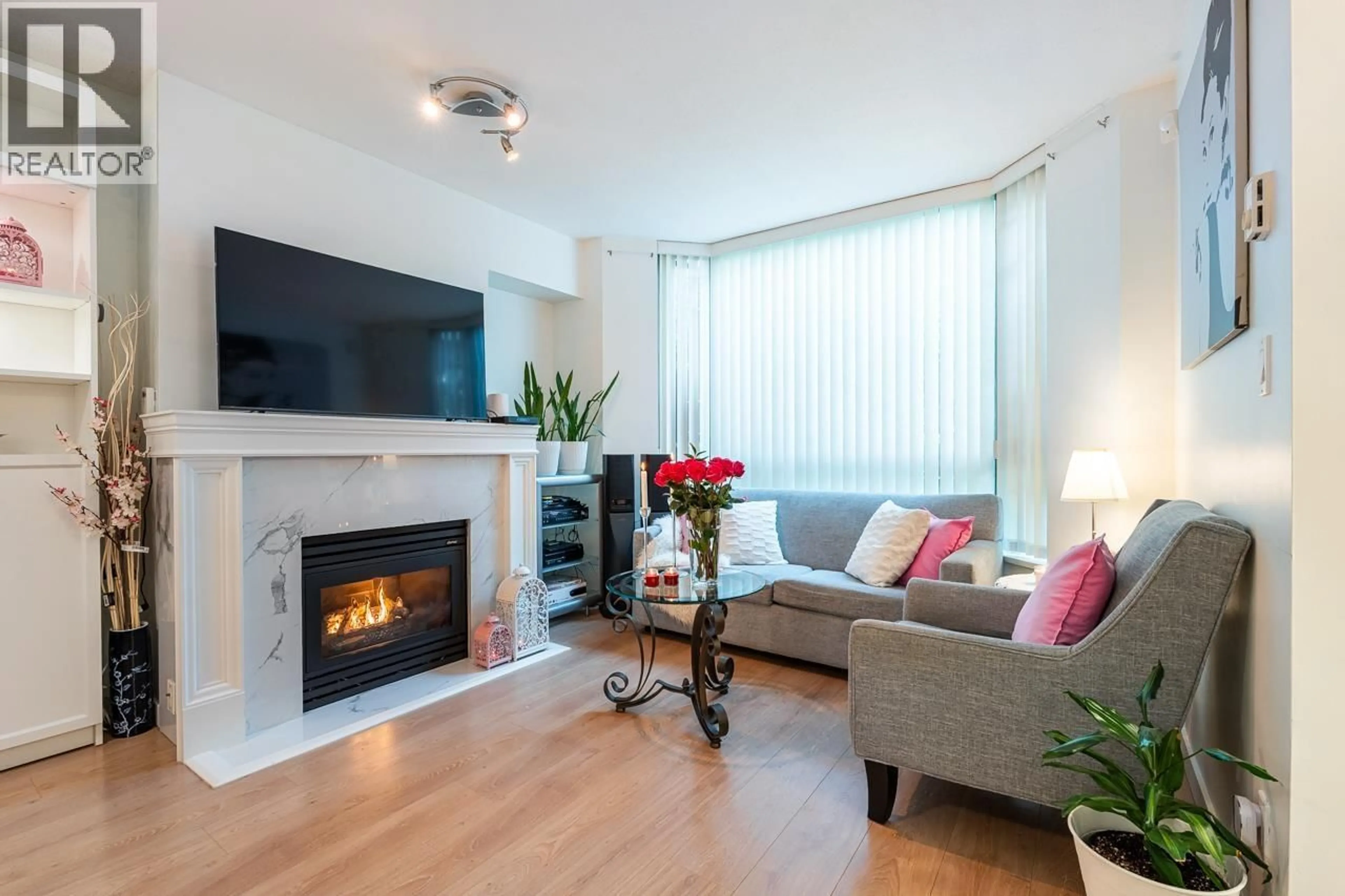 Living room with furniture, wood/laminate floor for TH1 - 1889 ROSSER AVENUE, Burnaby British Columbia V5C6R4