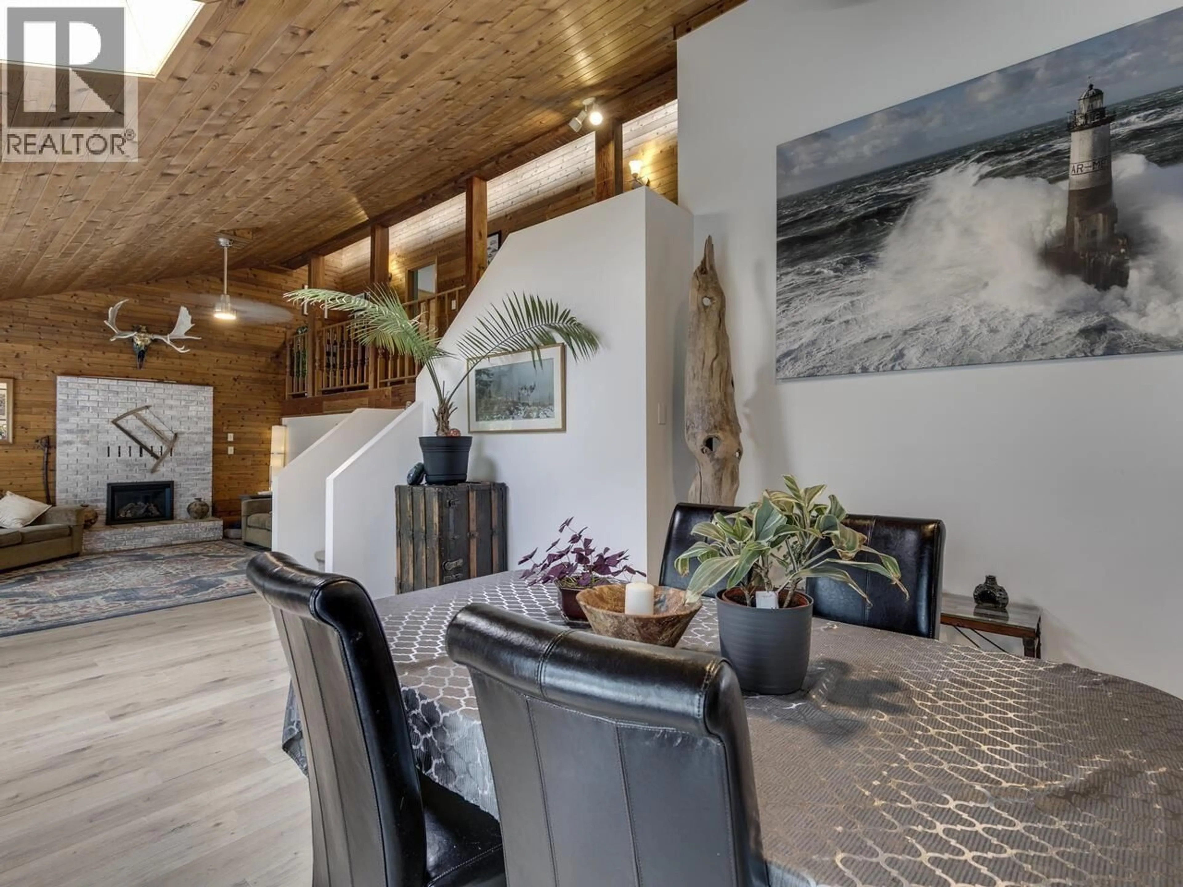 Unknown for 2111 MAMQUAM ROAD, Squamish British Columbia V0N1T0