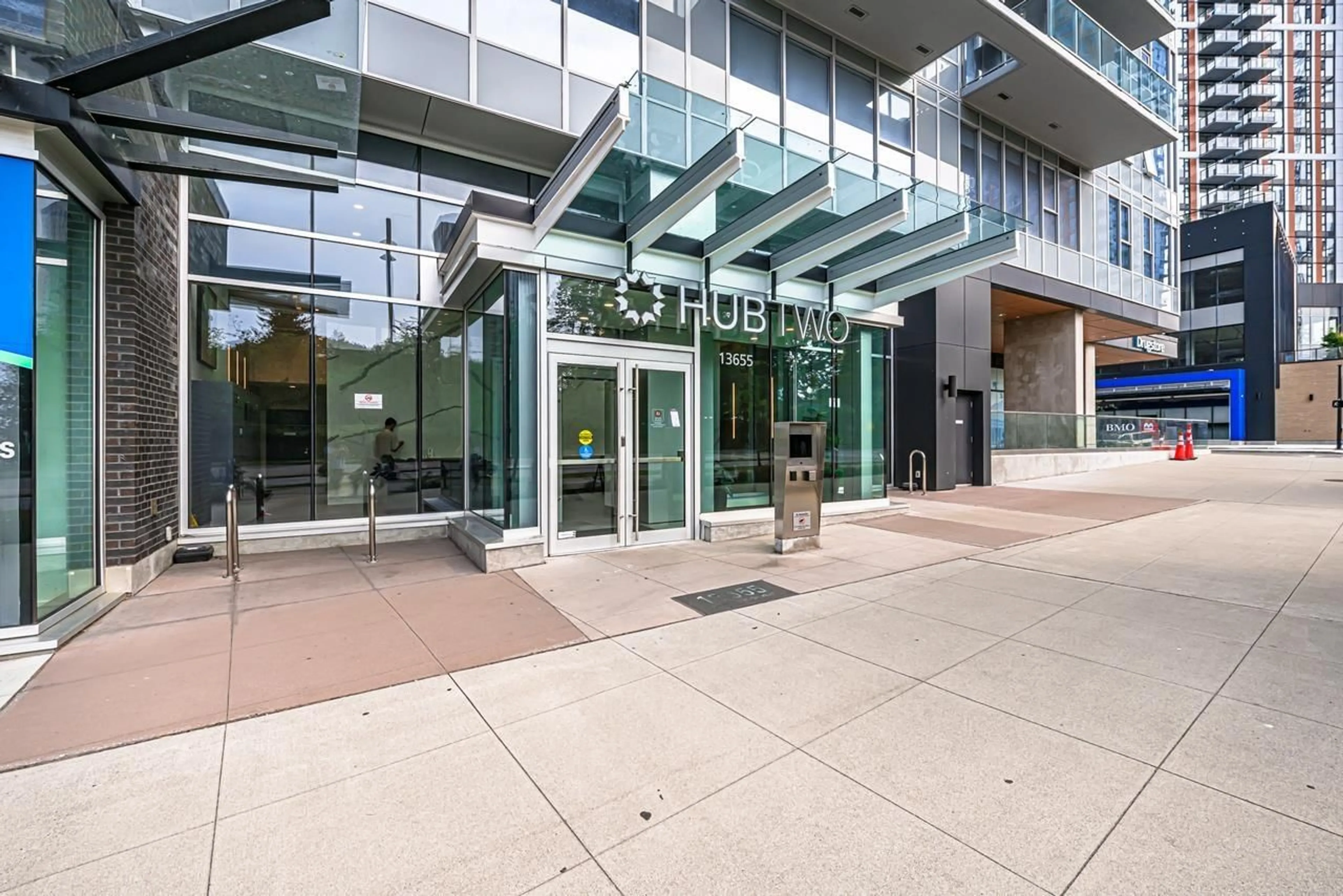 Indoor foyer for 1501 - 13655 FRASER, Surrey British Columbia V3T2V6