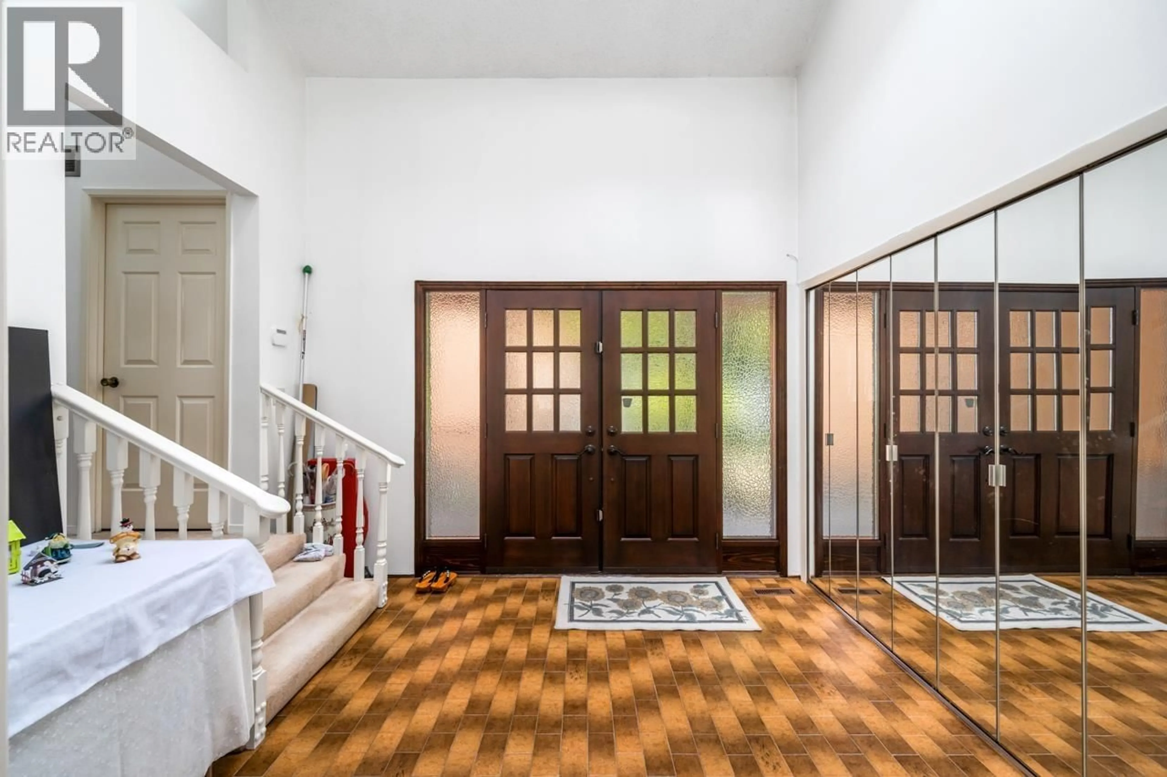 Indoor foyer for 10613 YARMISH DRIVE, Richmond British Columbia V7E5E6
