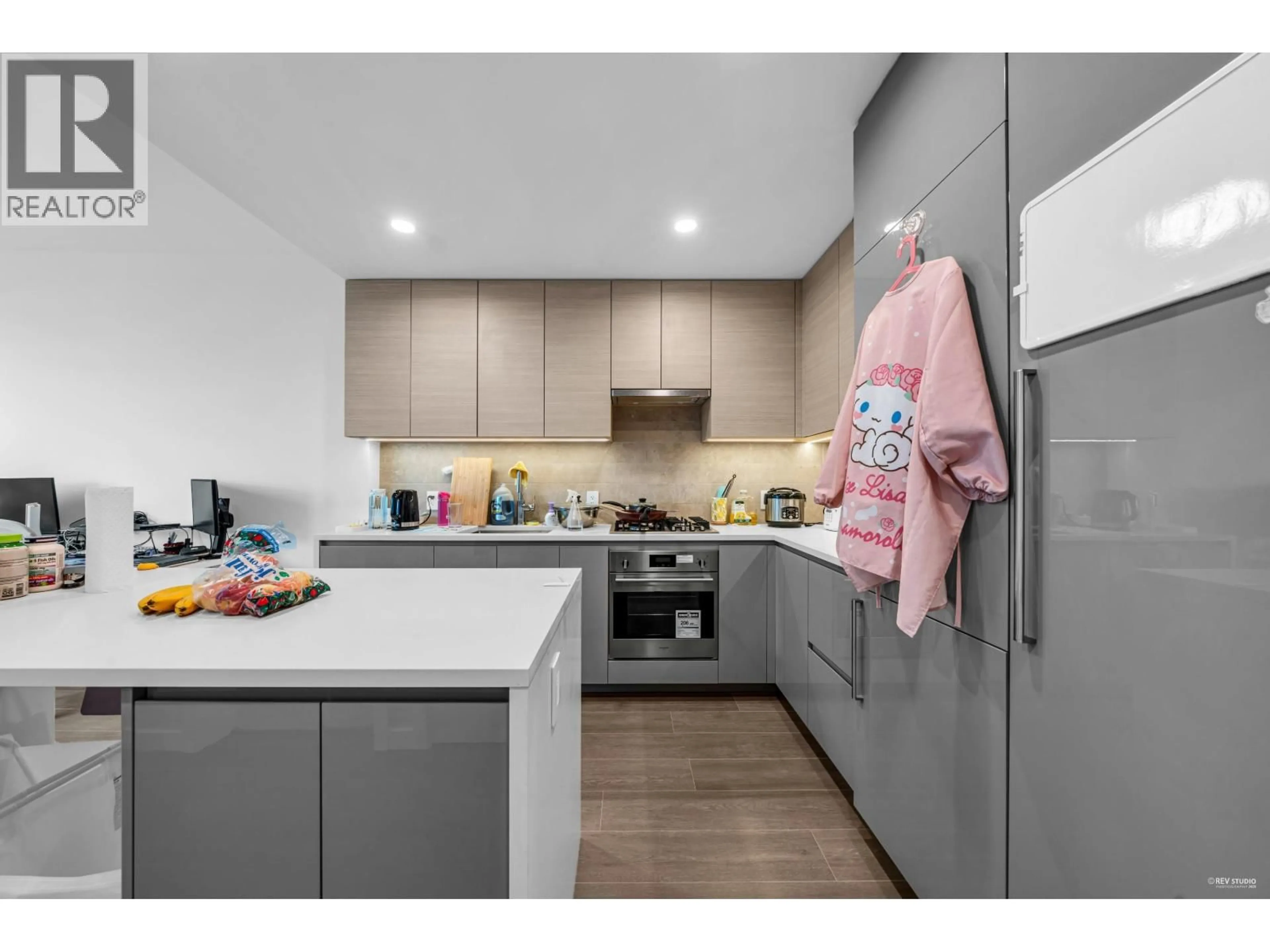 Standard kitchen, unknown for 1612 - 2108 GILMORE AVENUE, Burnaby British Columbia V5C0N8