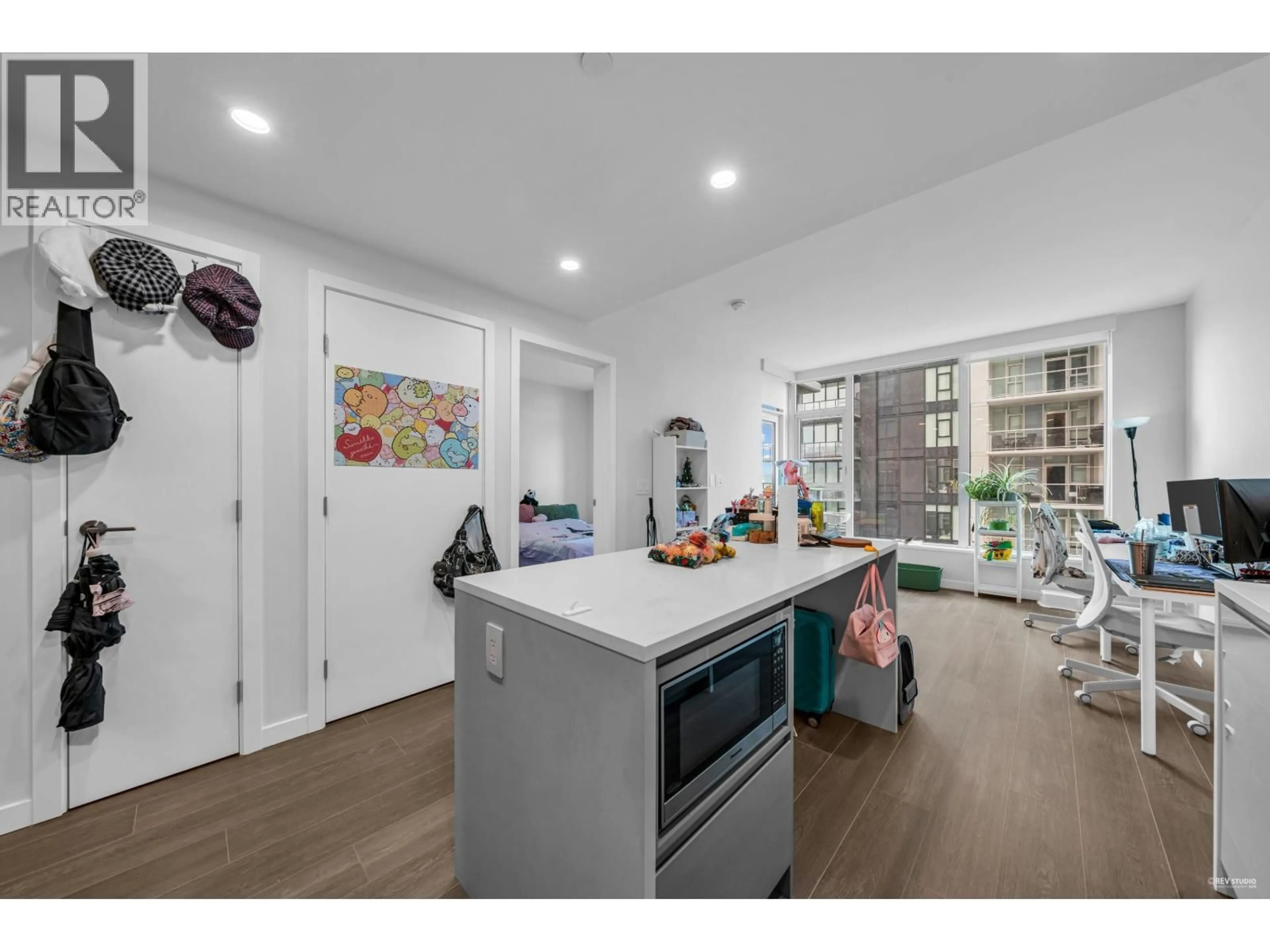 Open concept kitchen, unknown for 1612 - 2108 GILMORE AVENUE, Burnaby British Columbia V5C0N8