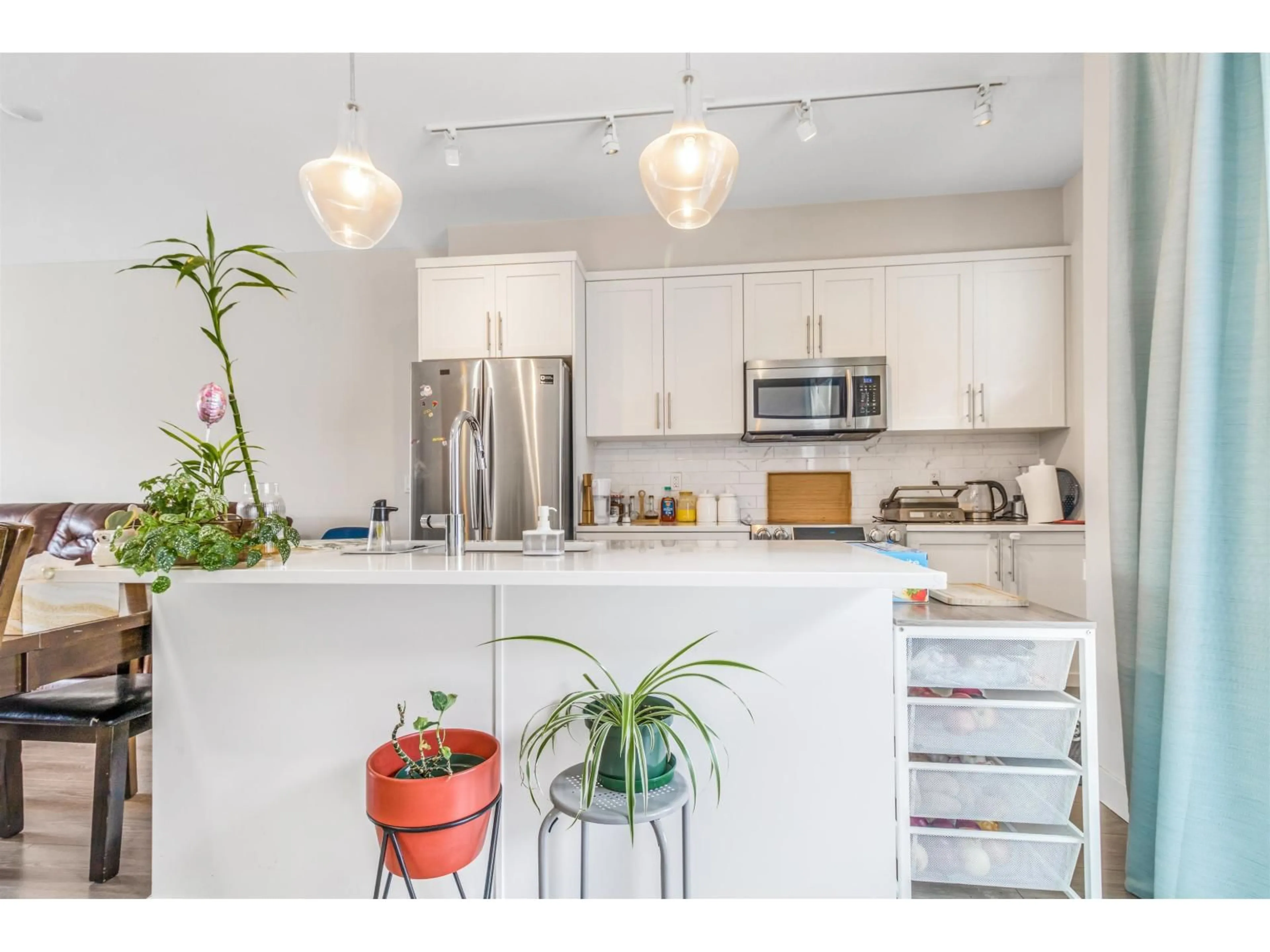Open concept kitchen, ceramic/tile floor for 104 - 6030 142, Surrey British Columbia V3X0J5