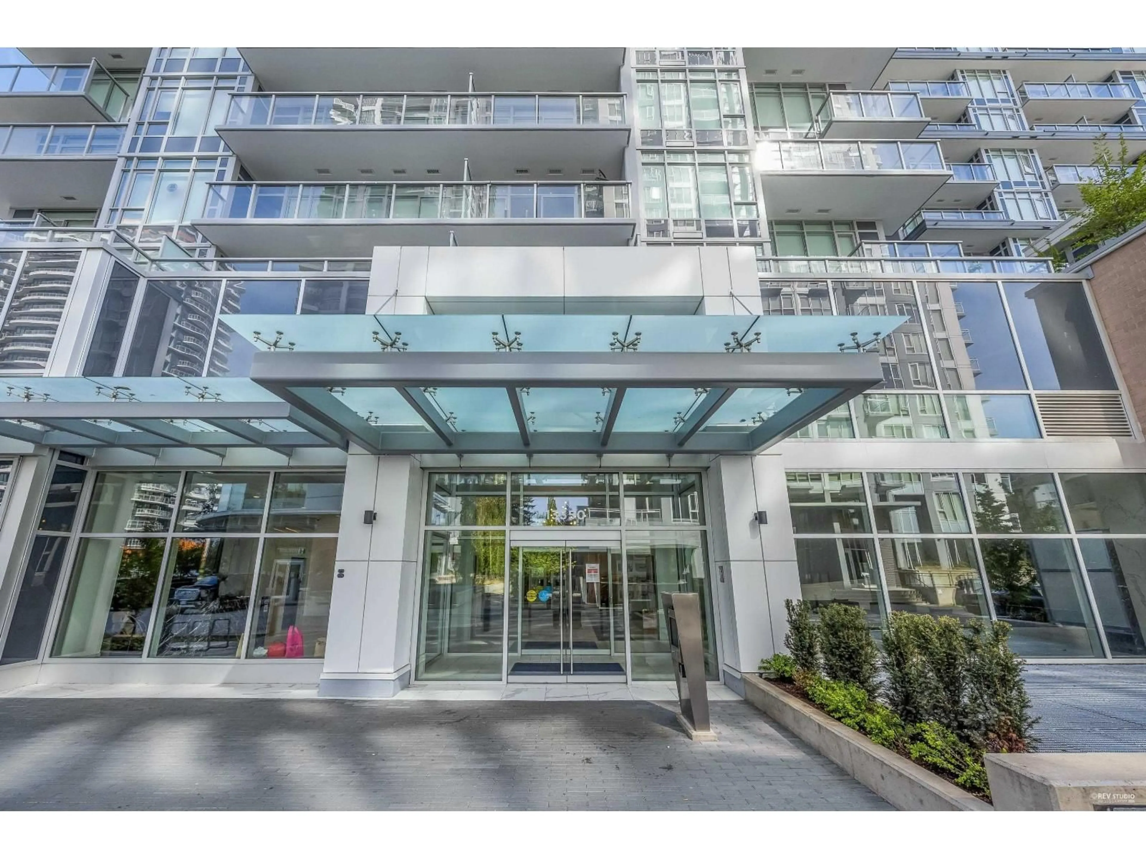 Indoor foyer for 407 - 13350 CENTRAL, Surrey British Columbia V3T0S1