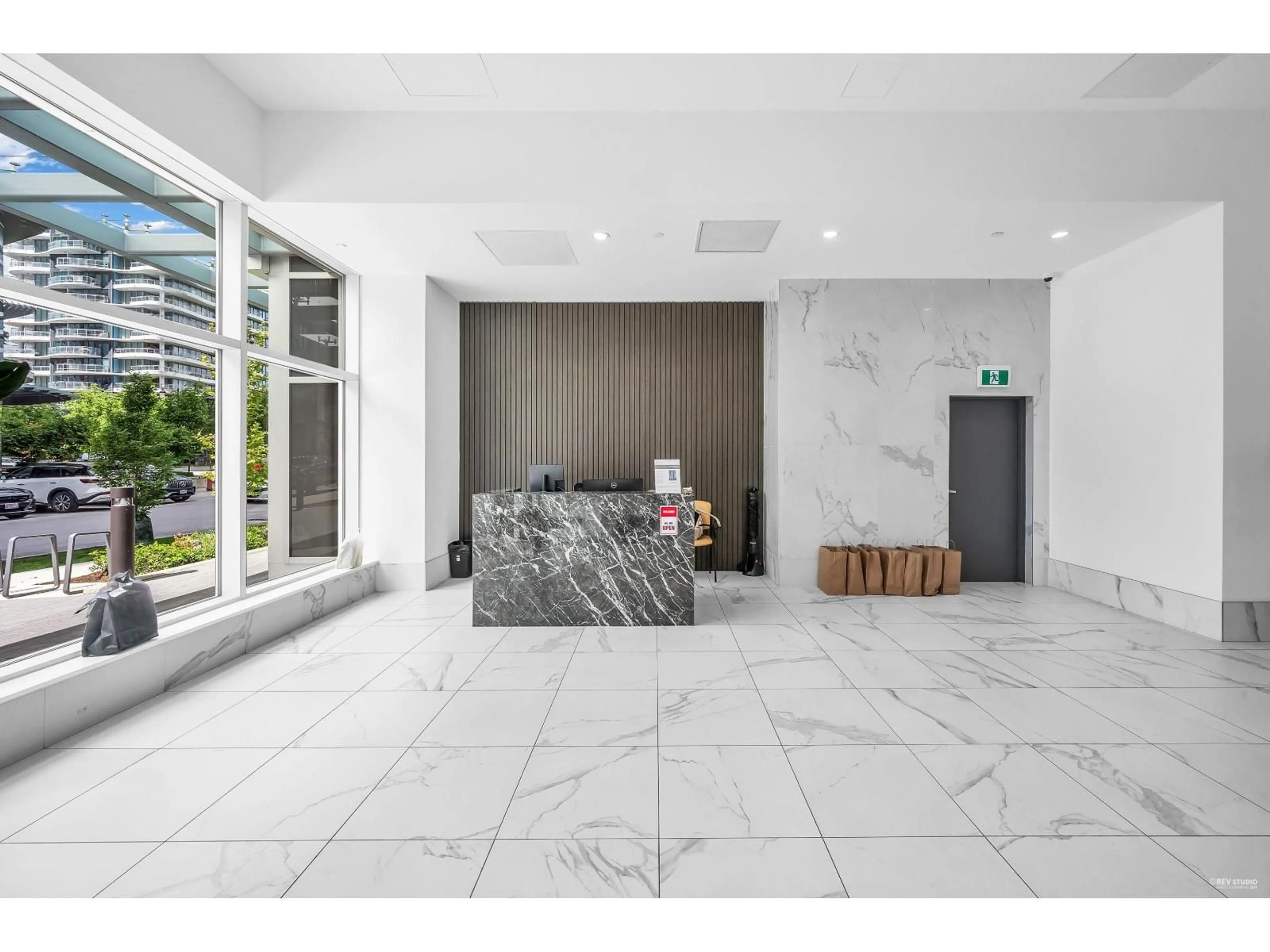 Lobby for 407 - 13350 CENTRAL, Surrey British Columbia V3T0S1