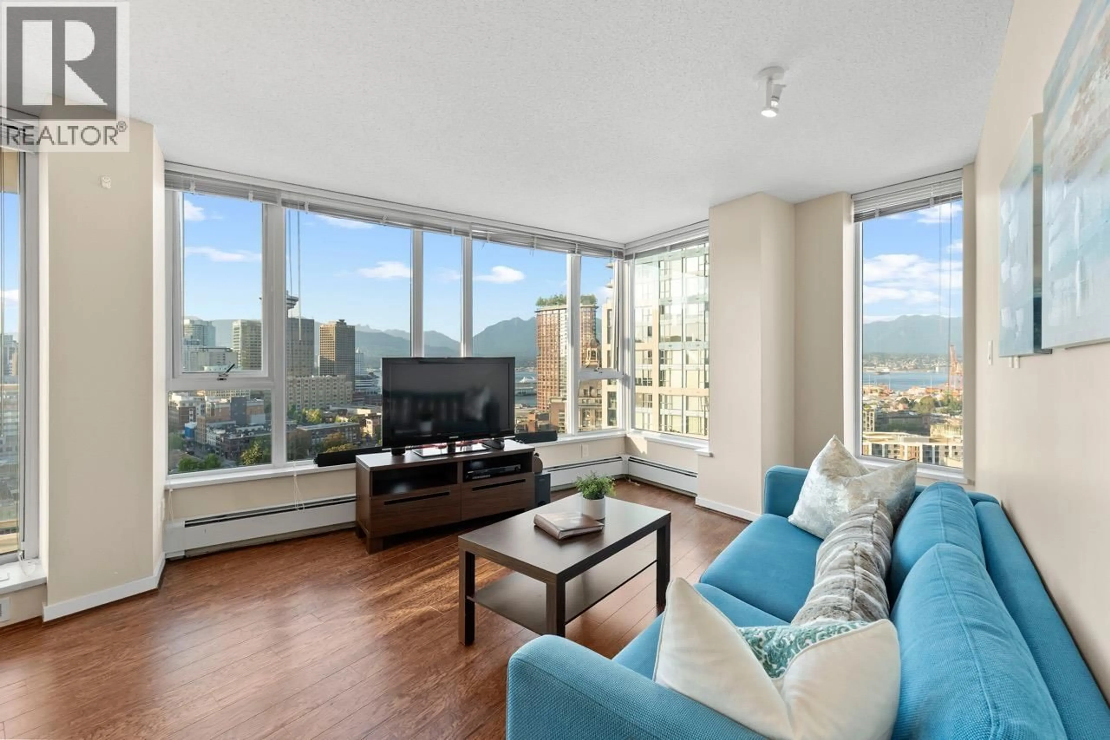 Living room with furniture, wood/laminate floor for 3103 - 188 KEEFER PLACE, Vancouver British Columbia V6B0J1