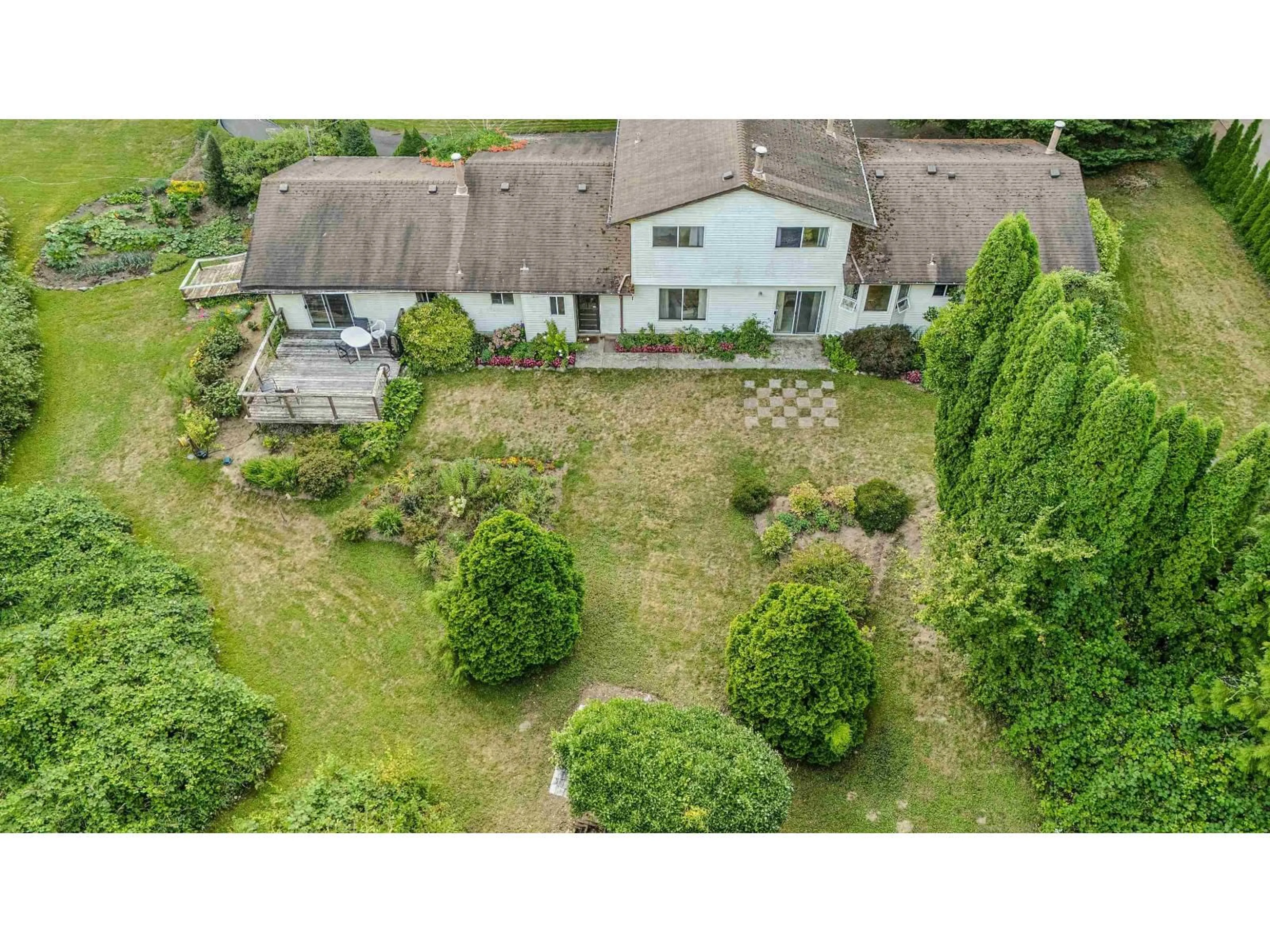 A pic from outside/outdoor area/front of a property/back of a property/a pic from drone, unknown for 8484 196, Langley British Columbia V2Y1Z4