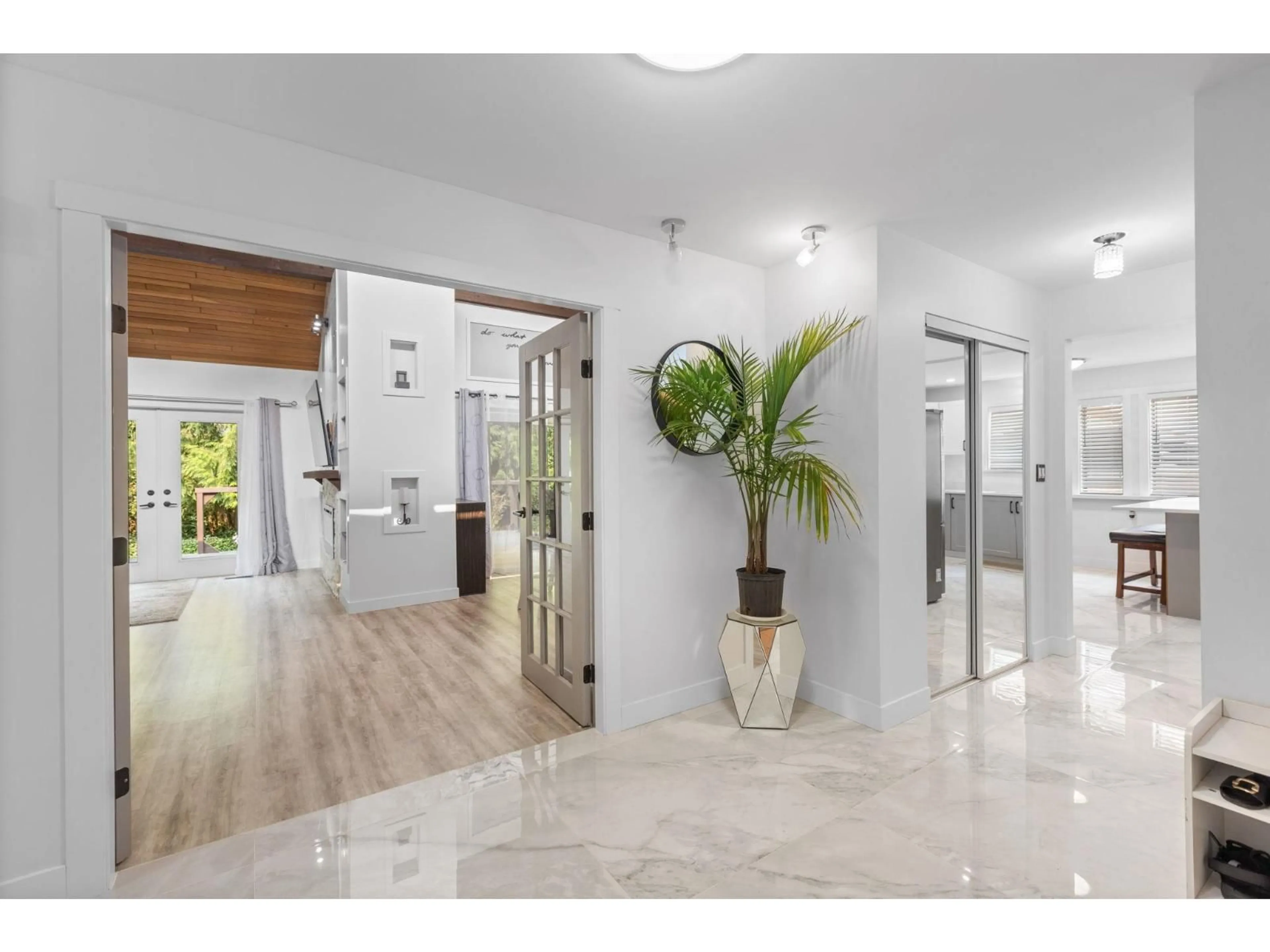 Indoor entryway for 20529 45A, Langley British Columbia V3A6G4