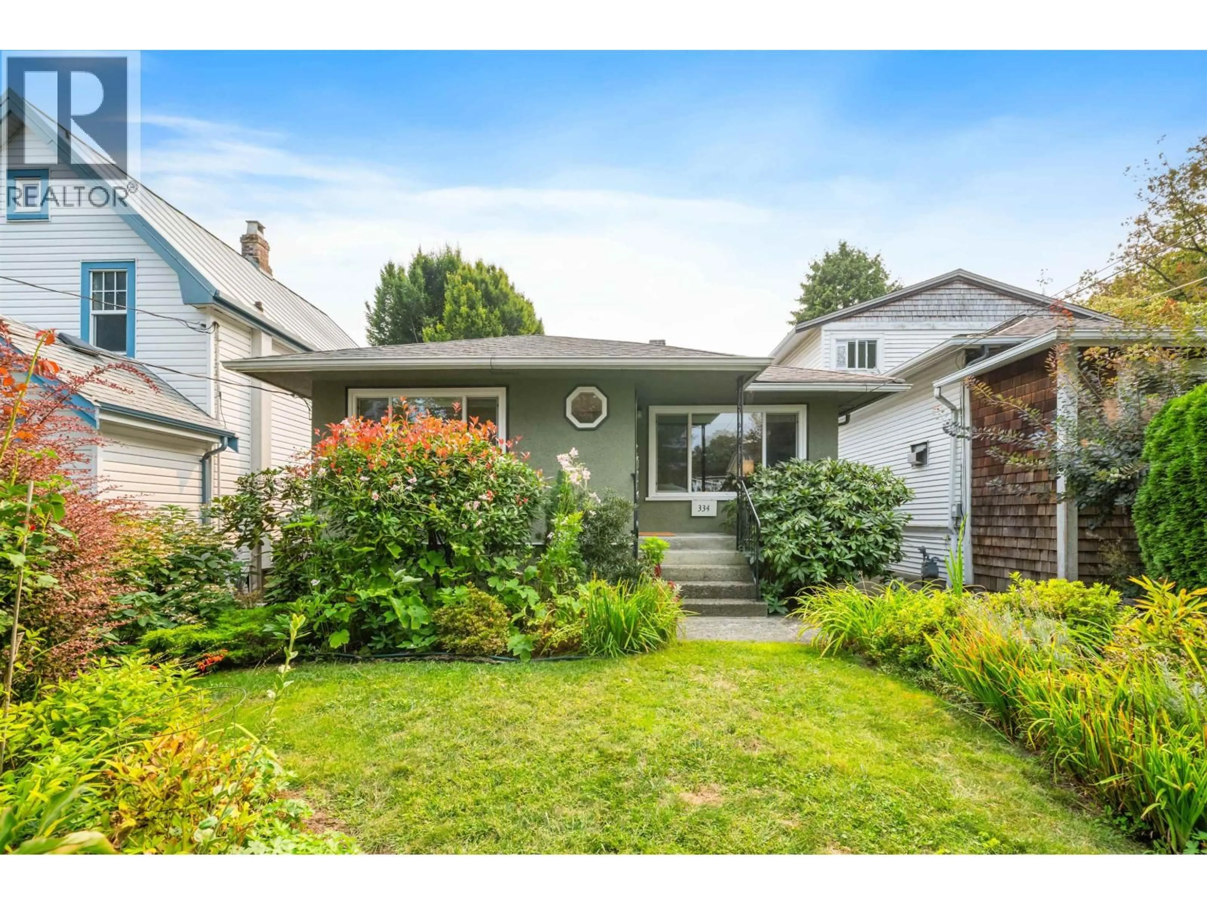 Home with vinyl exterior material, street for 334 STRAND AVENUE, New Westminster British Columbia V3L3J2