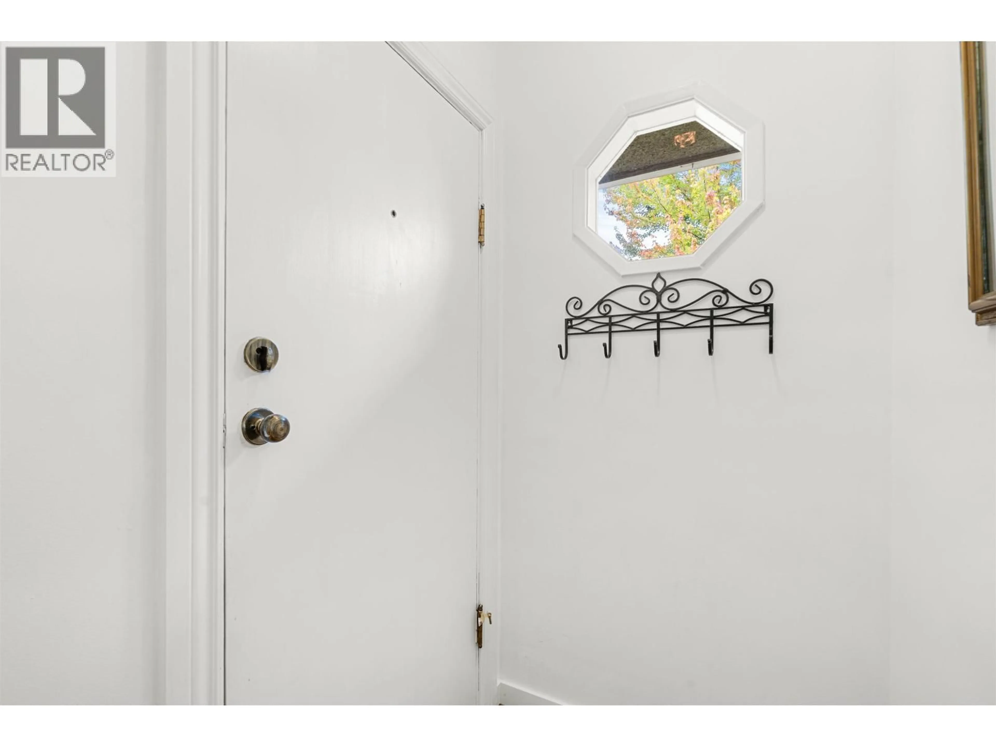 Indoor entryway for 334 STRAND AVENUE, New Westminster British Columbia V3L3J2