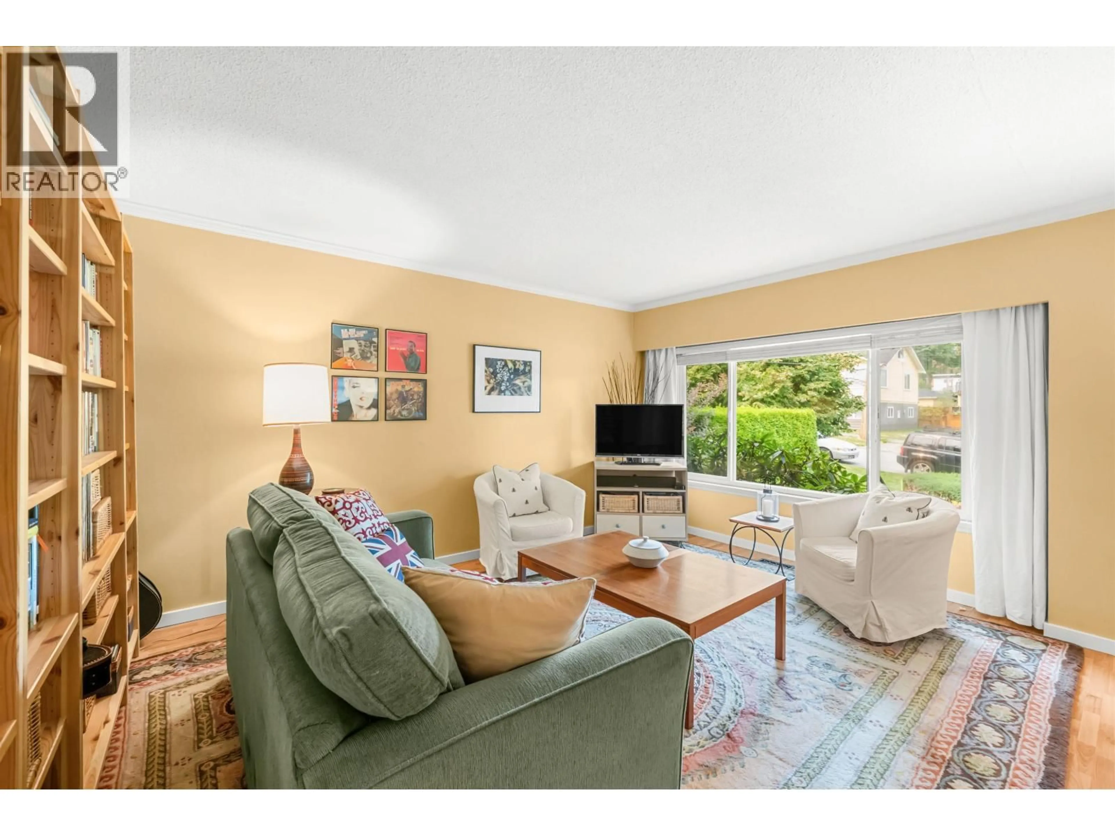 Living room with furniture, unknown for 334 STRAND AVENUE, New Westminster British Columbia V3L3J2