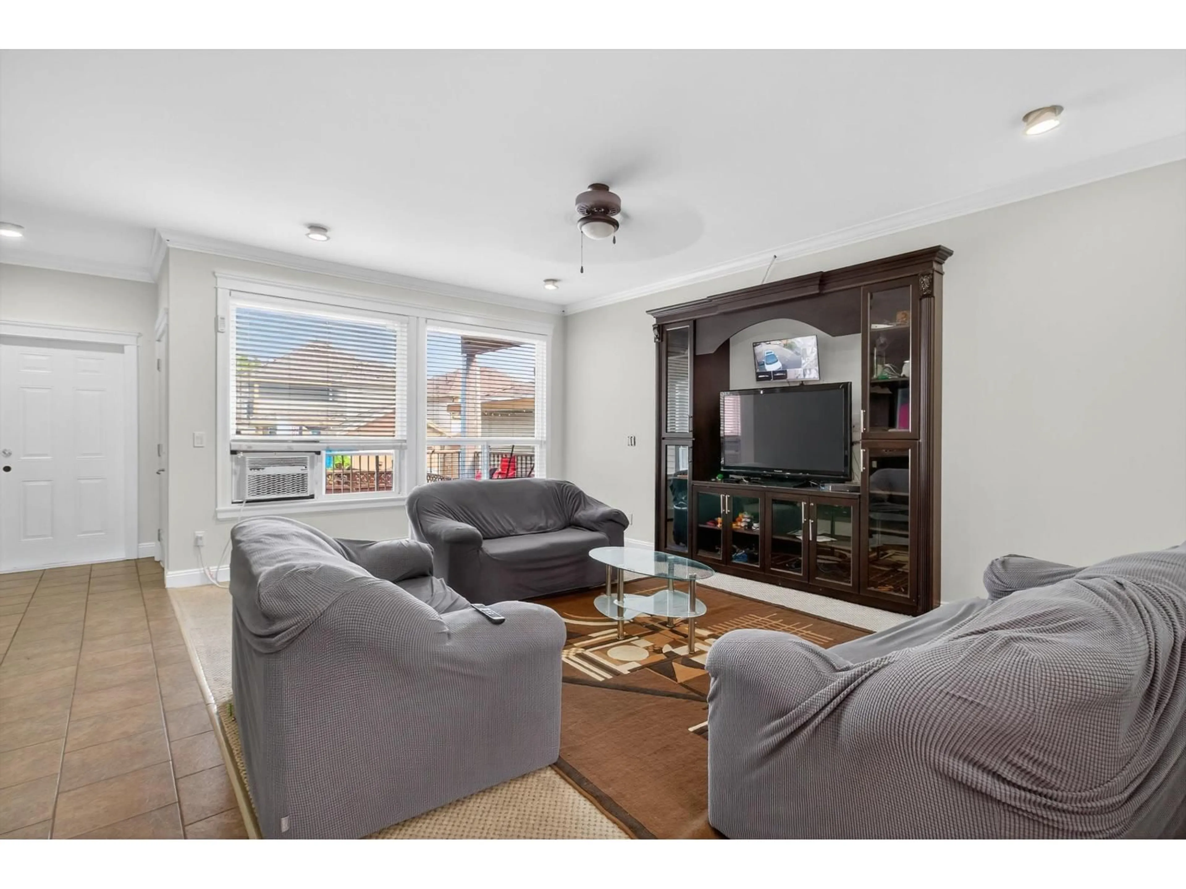 Living room with furniture, unknown for 14909 71A, Surrey British Columbia V3S2E4