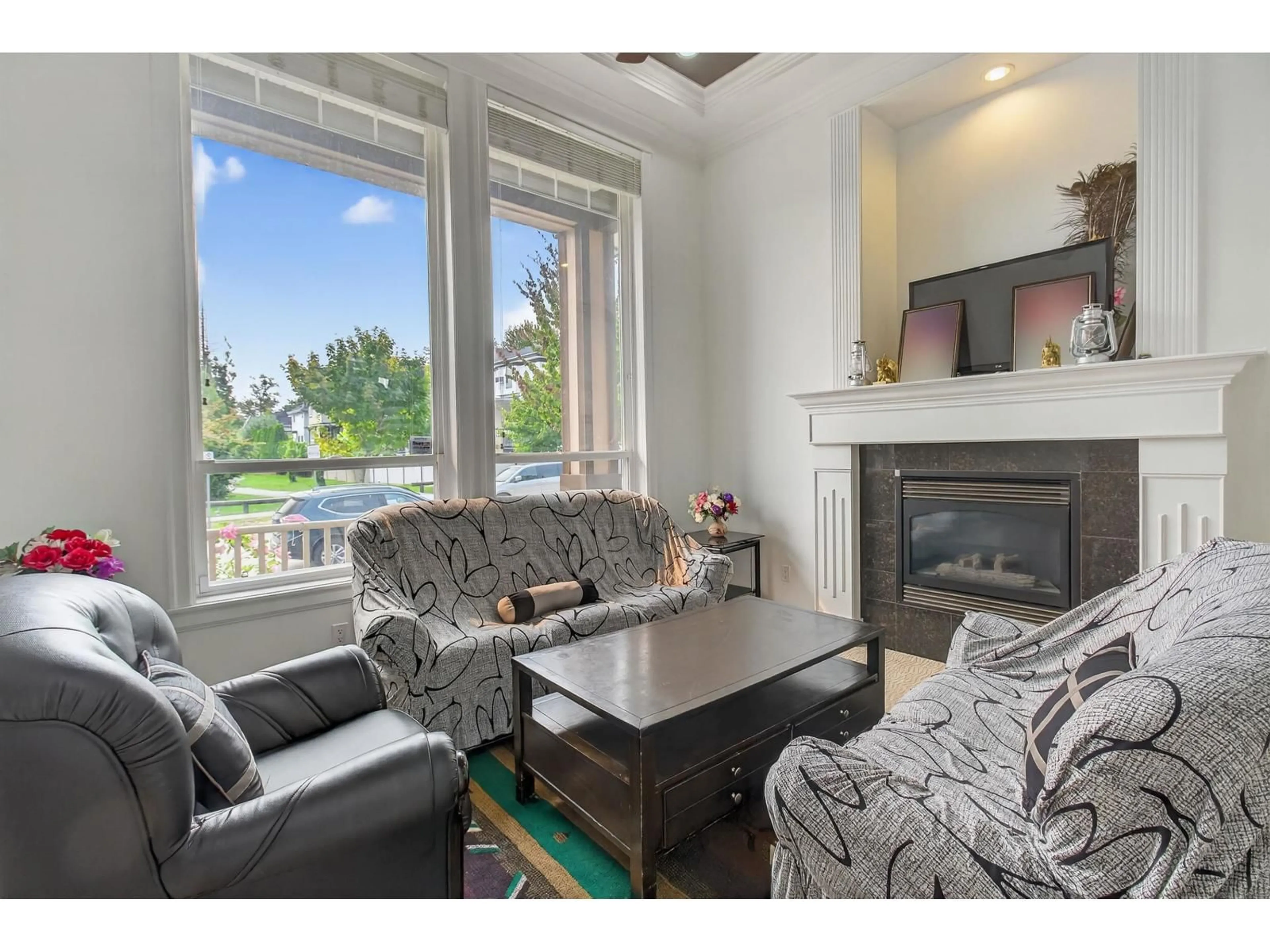 Living room with furniture, unknown for 14909 71A, Surrey British Columbia V3S2E4