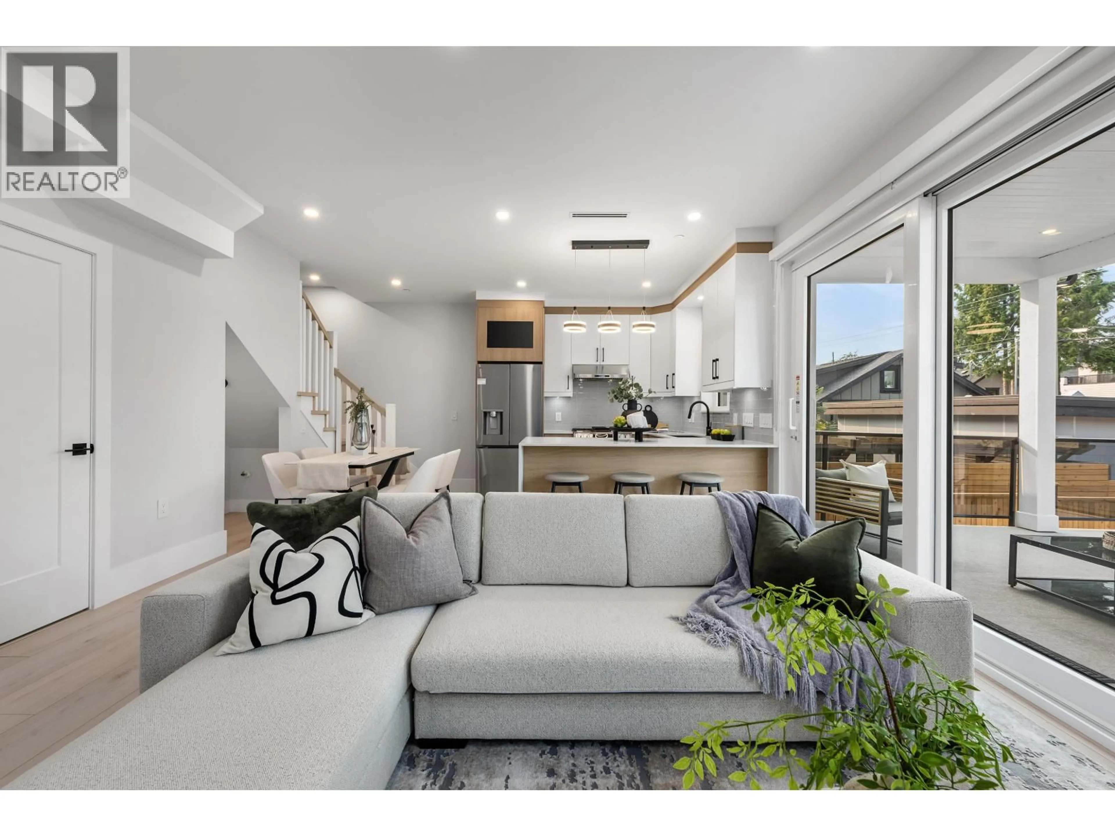 Unknown for 2 - 2741 MCGILL STREET, Vancouver British Columbia V5K1H4