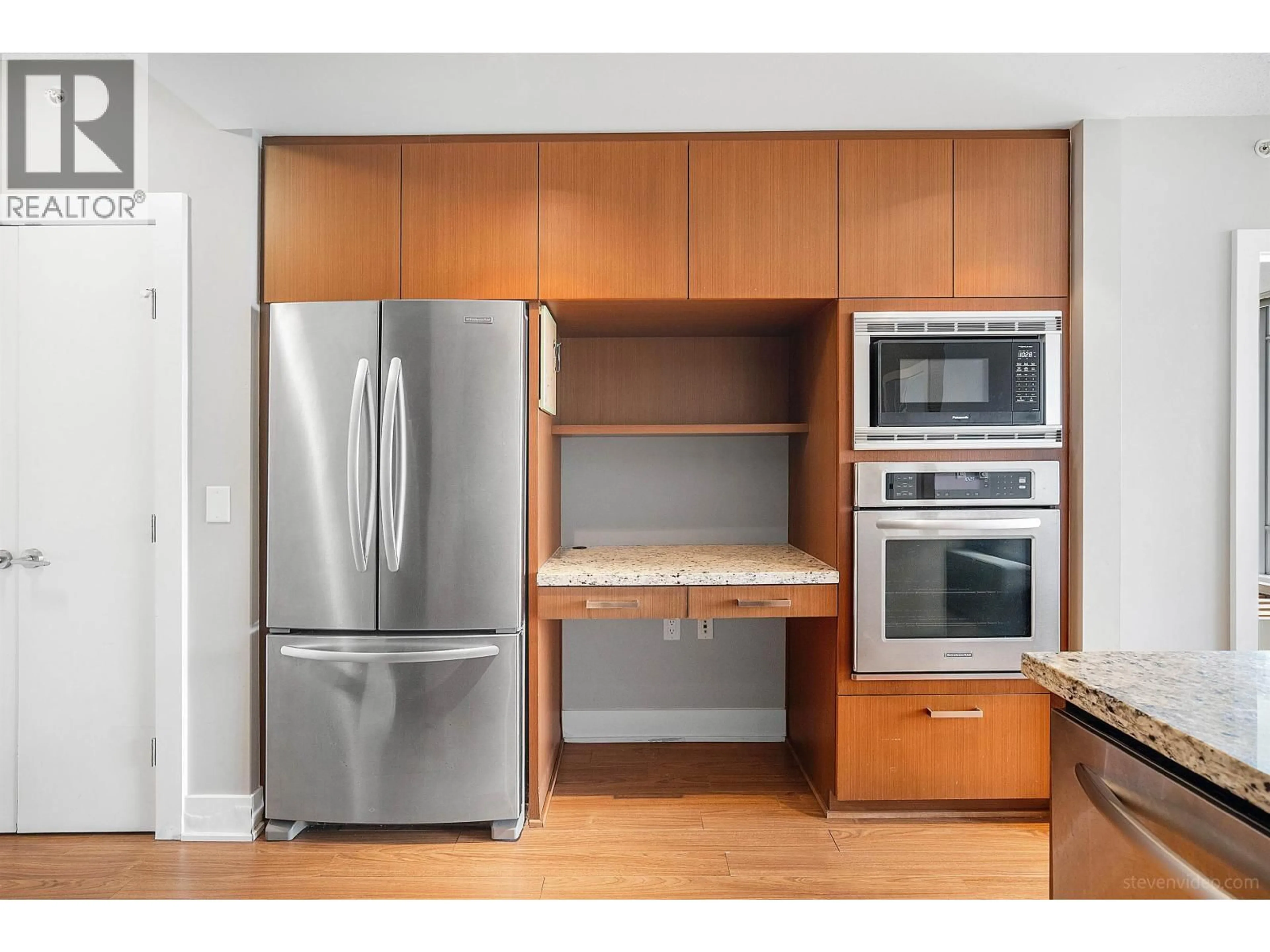 Standard kitchen, wood/laminate floor for 1209 - 1155 THE HIGH STREET, Coquitlam British Columbia V3B7W4