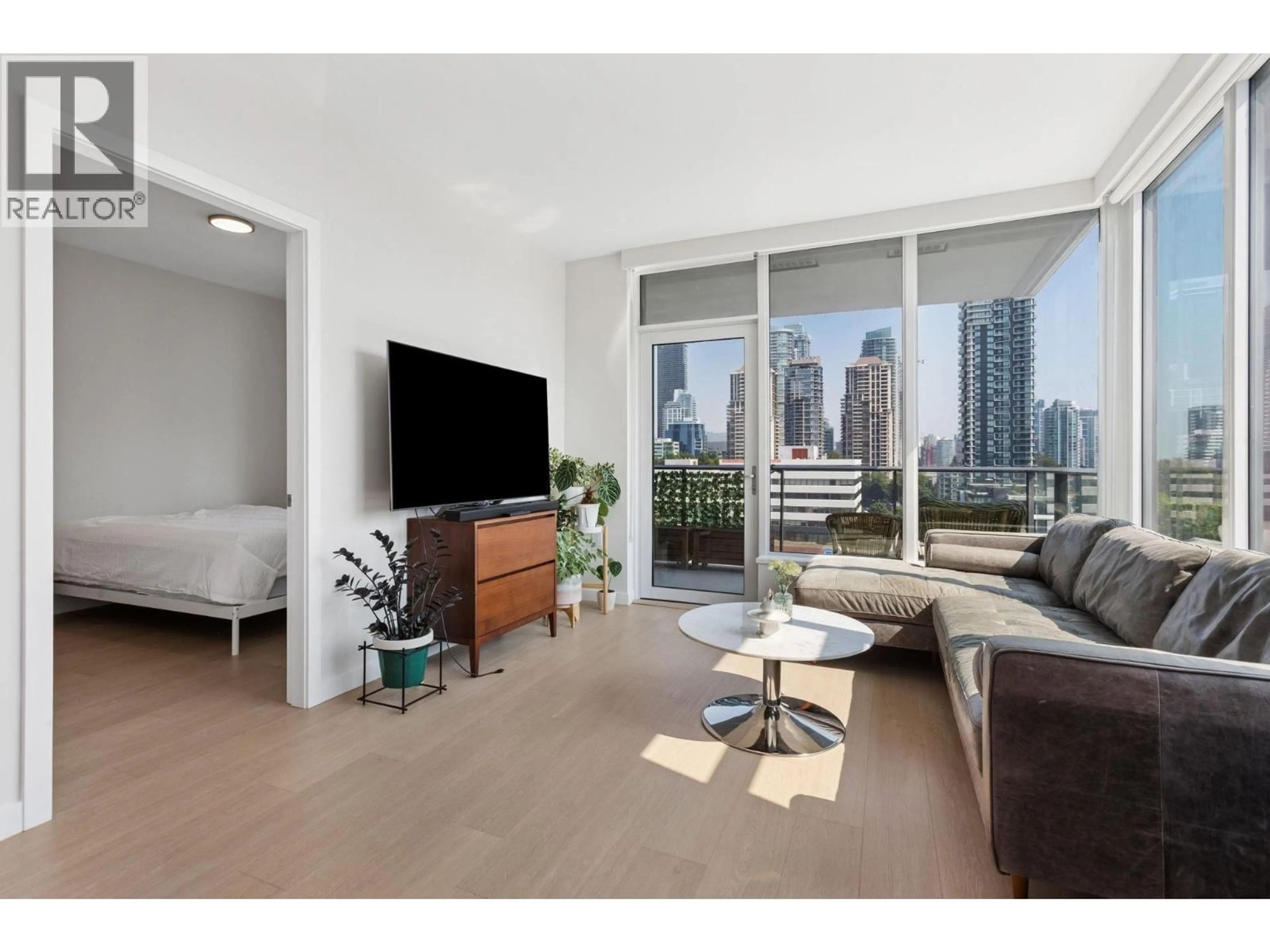 Living room with furniture, unknown for 811 - 2186 GILMORE AVENUE, Burnaby British Columbia V5C0N7