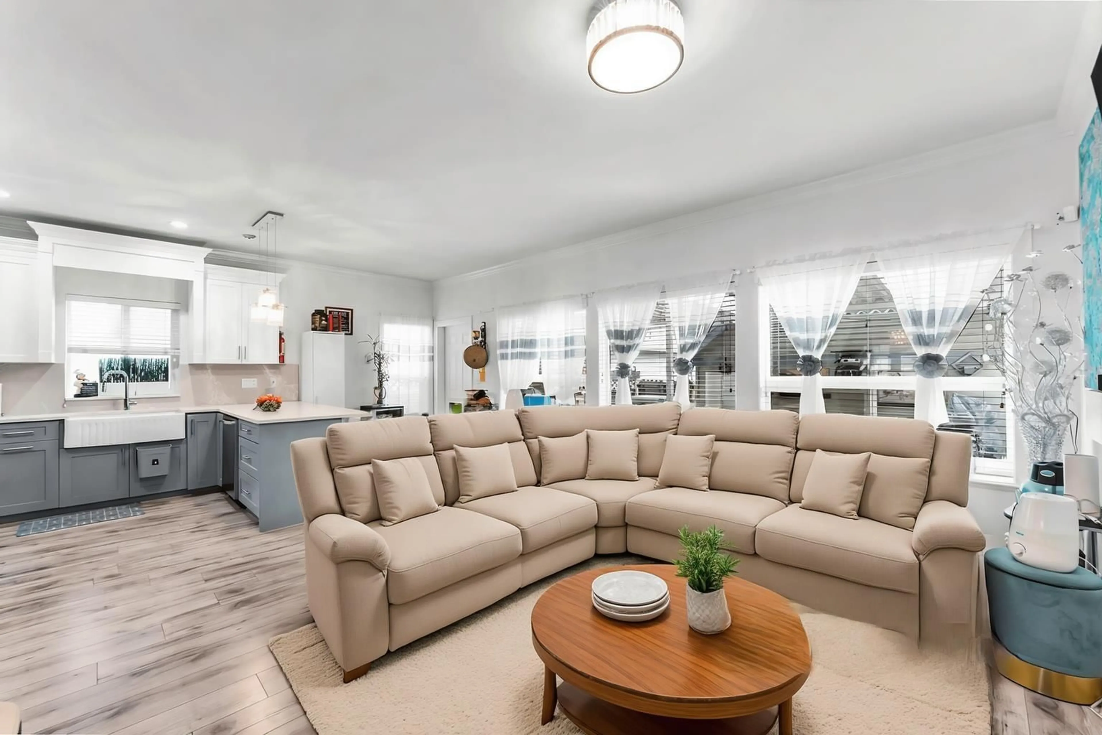 Living room with furniture, unknown for 6686 192, Surrey British Columbia V4N5X3