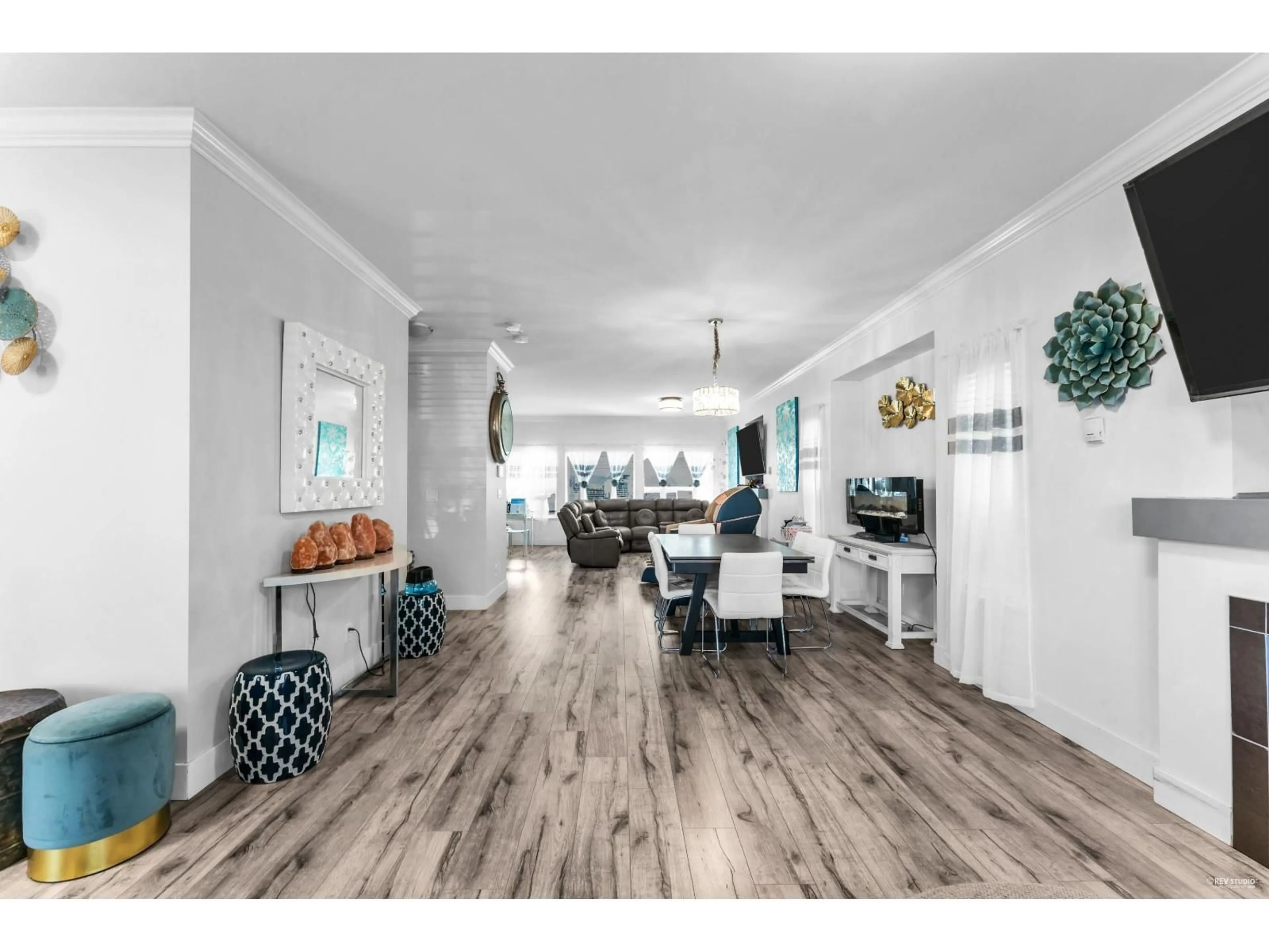 Open concept kitchen, wood/laminate floor for 6686 192, Surrey British Columbia V4N5X3