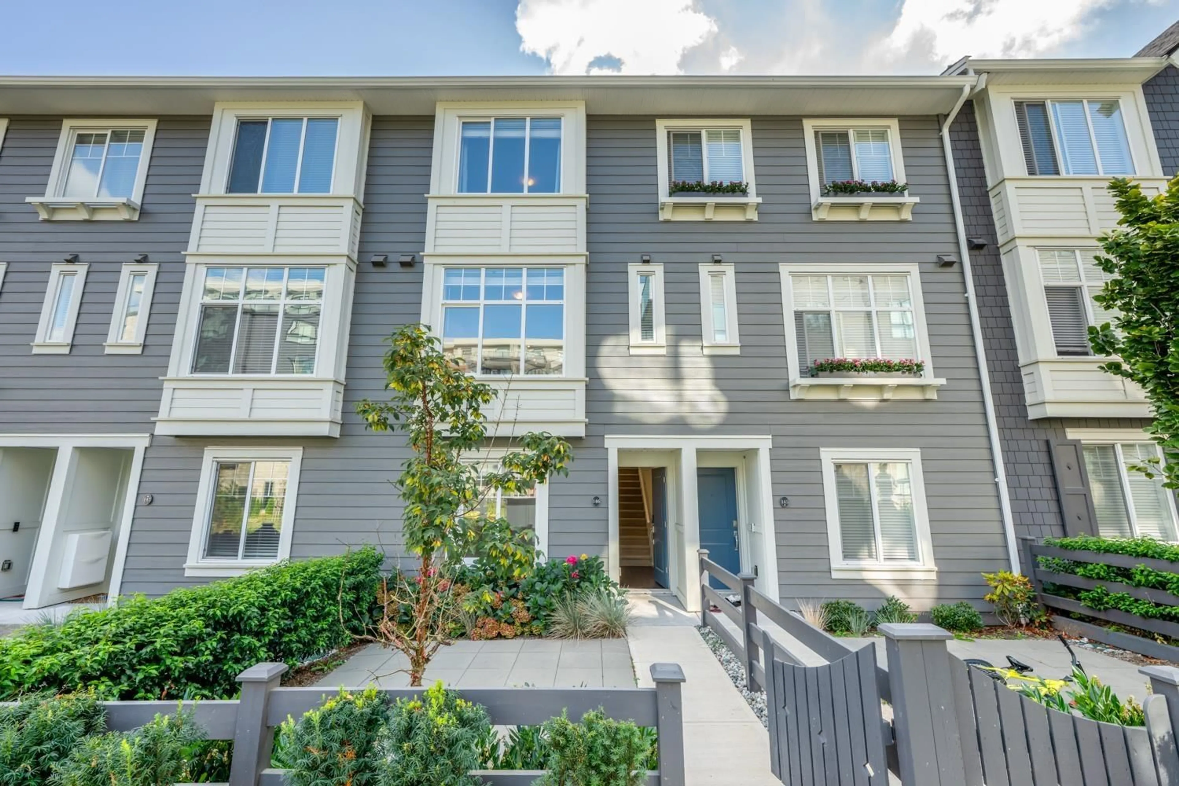 Home with vinyl exterior material, street for 146 - 15778 85, Surrey British Columbia V4N6W8