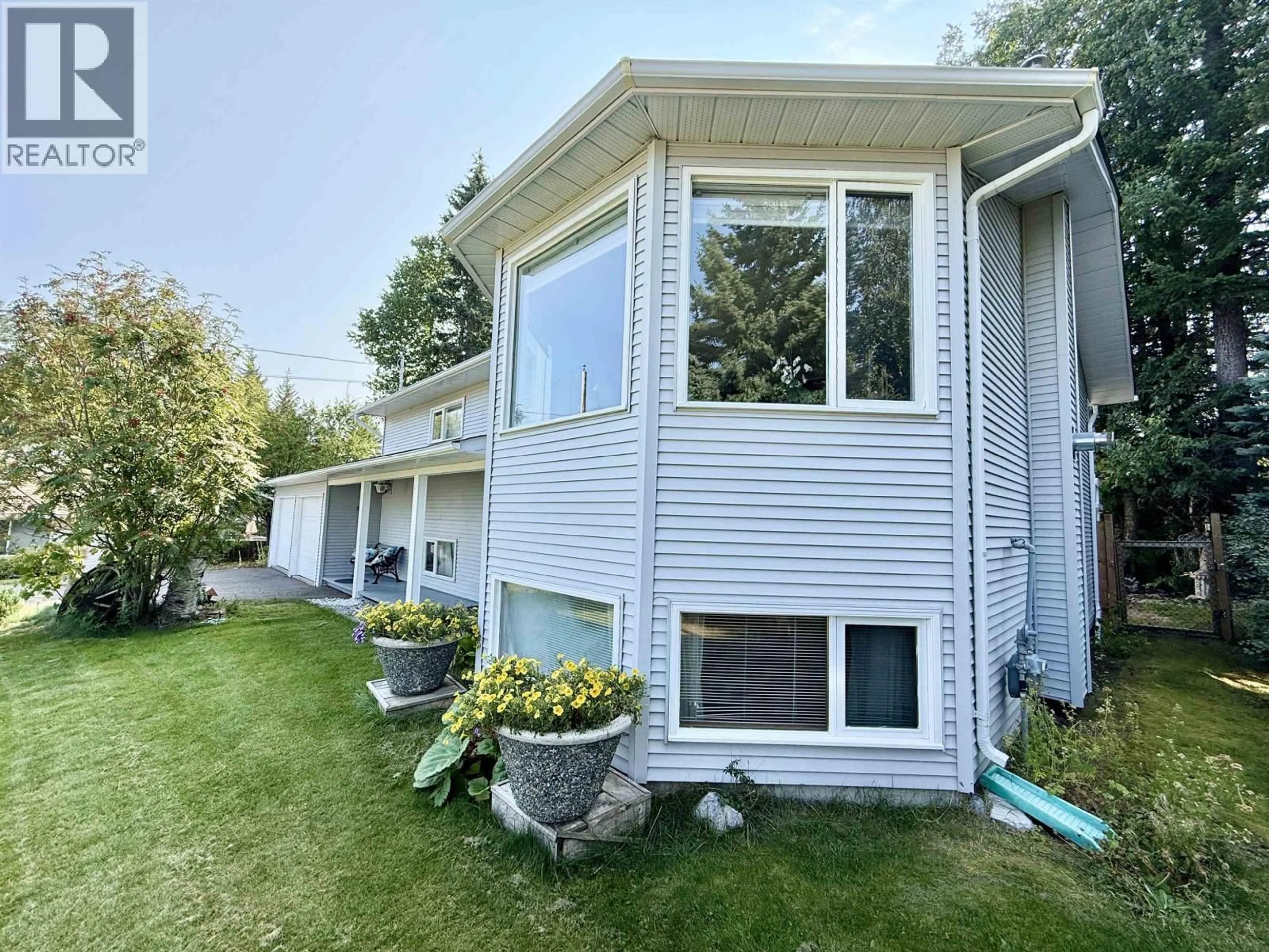 Home with vinyl exterior material, water/lake/river/ocean view for 2893 OAKRIDGE CRESCENT, Prince George British Columbia V2K3Y2