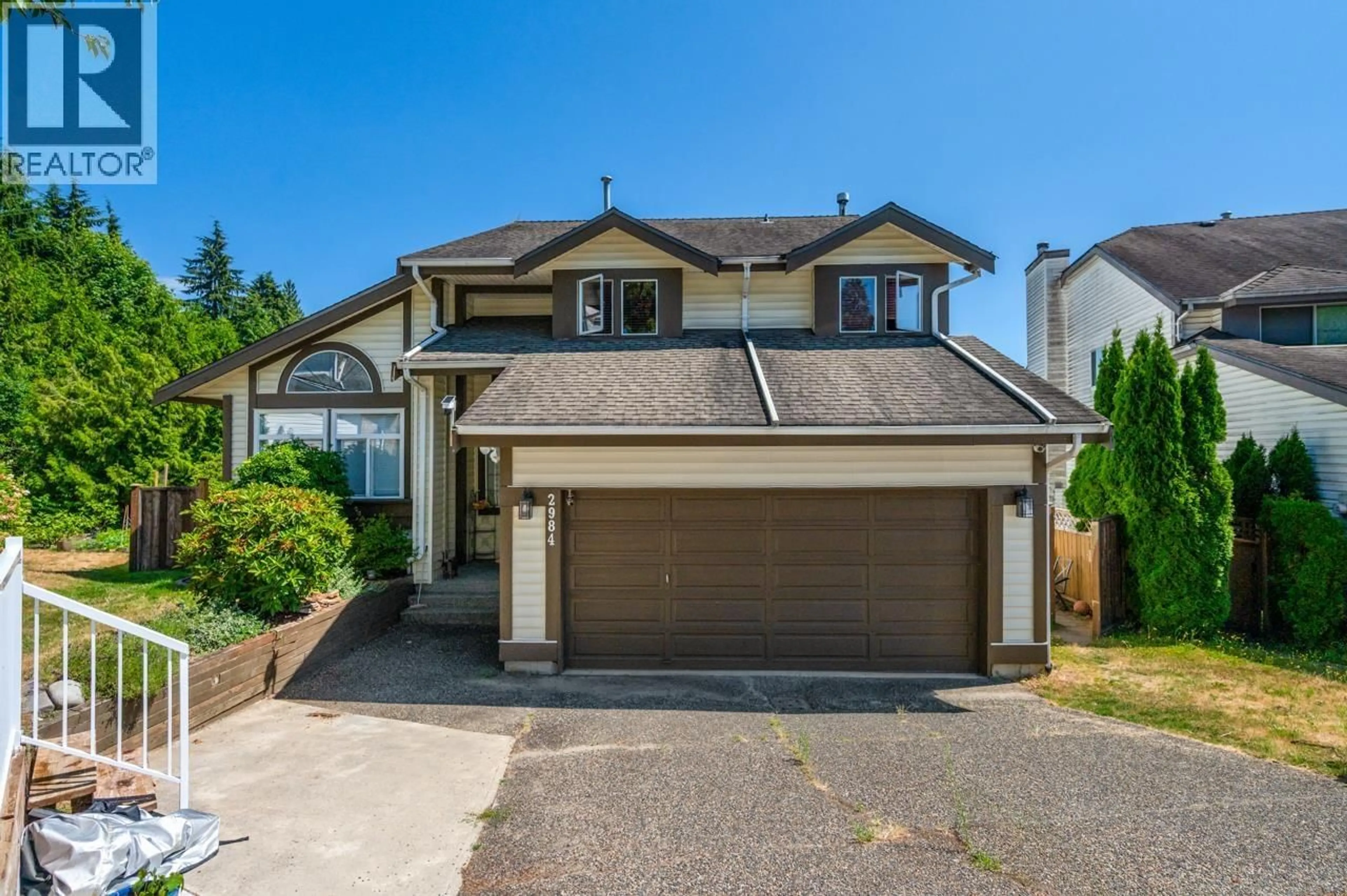Home with vinyl exterior material, street for 2984 LOTUS COURT, Coquitlam British Columbia V3B7B2
