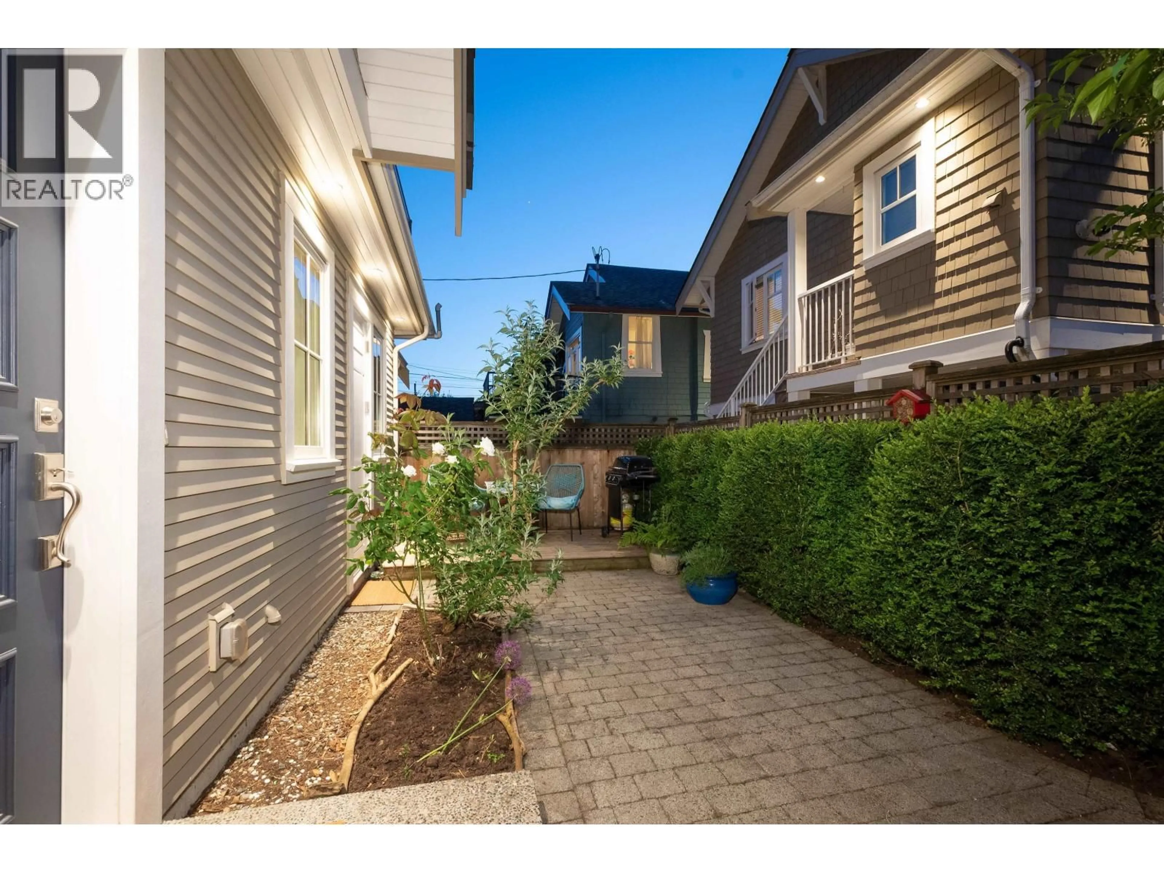 Patio, street for 3132 7TH AVENUE, Vancouver British Columbia V6K2A1