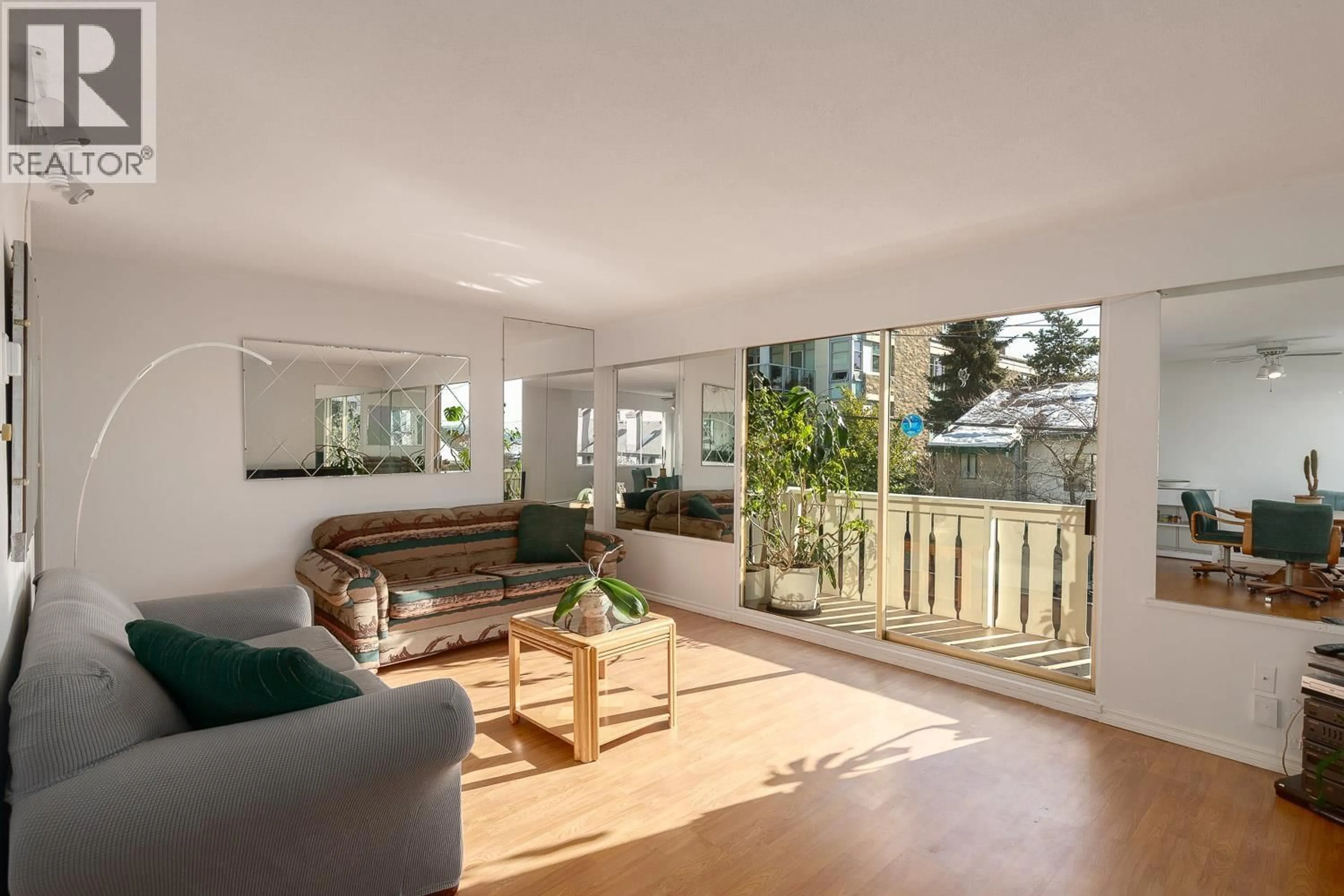 Living room with furniture, unknown for 116 - 1345 CHESTERFIELD AVENUE, North Vancouver British Columbia V7M2N1