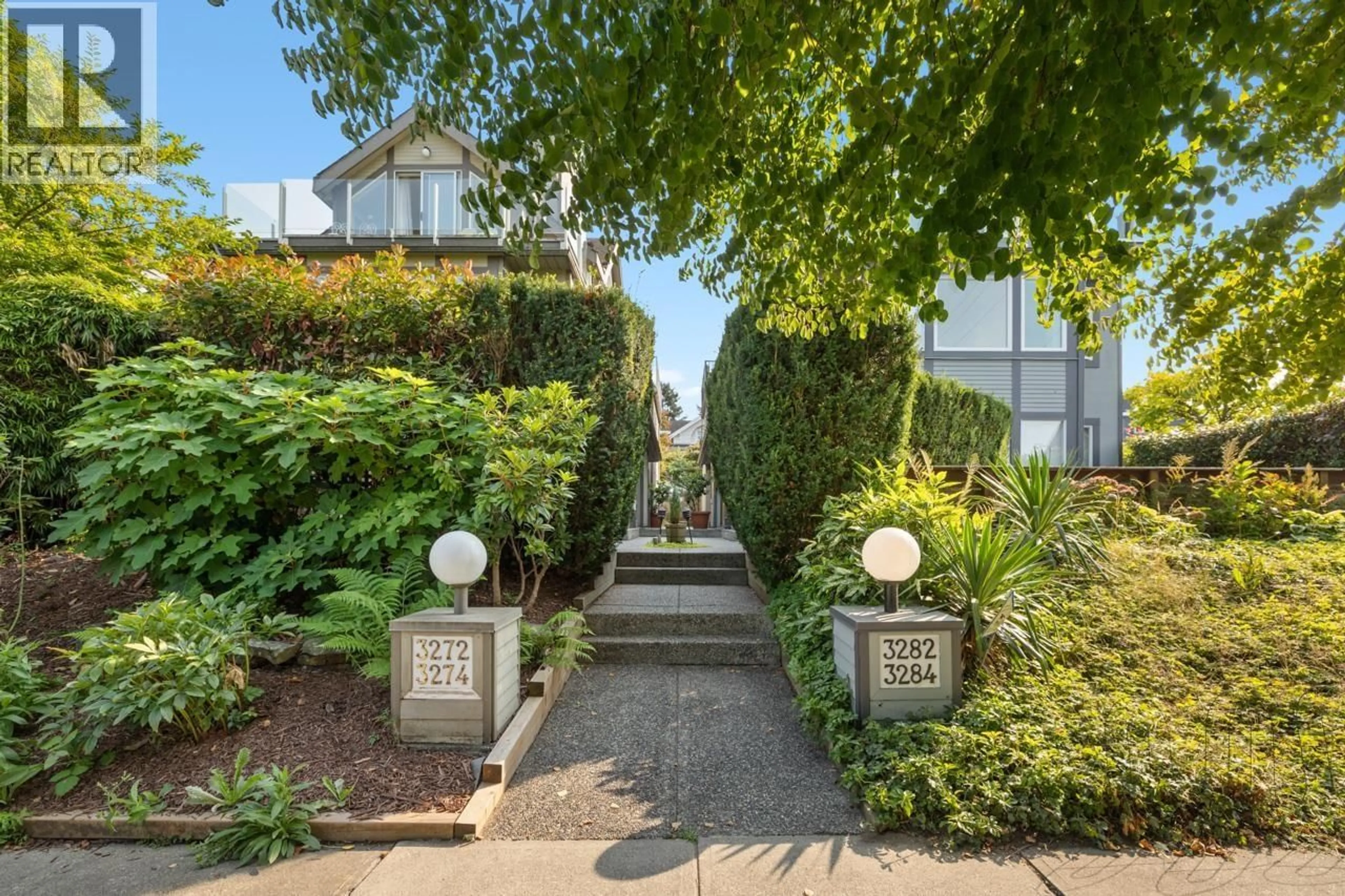 Patio, street for 3274 1ST AVENUE, Vancouver British Columbia V6K1H5