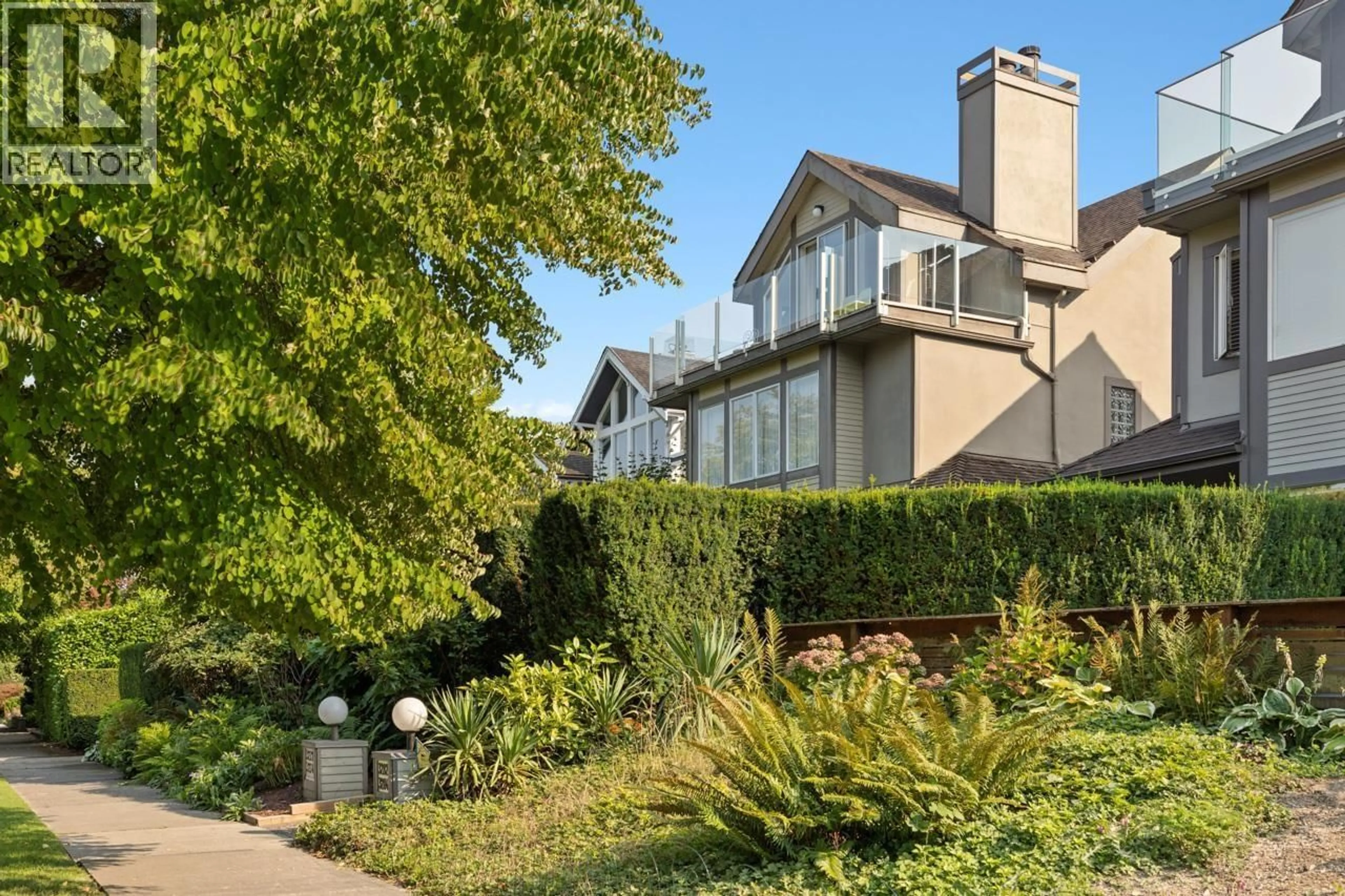 Unknown for 3274 1ST AVENUE, Vancouver British Columbia V6K1H5