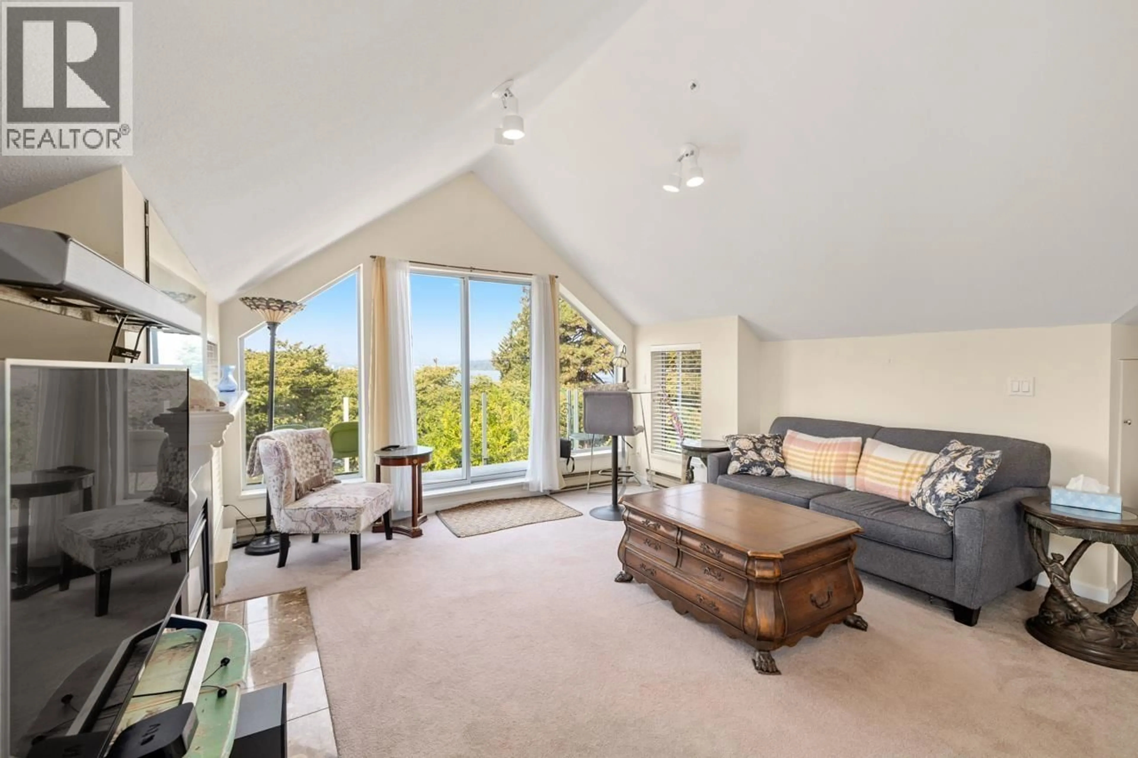 Living room with furniture, unknown for 3274 1ST AVENUE, Vancouver British Columbia V6K1H5