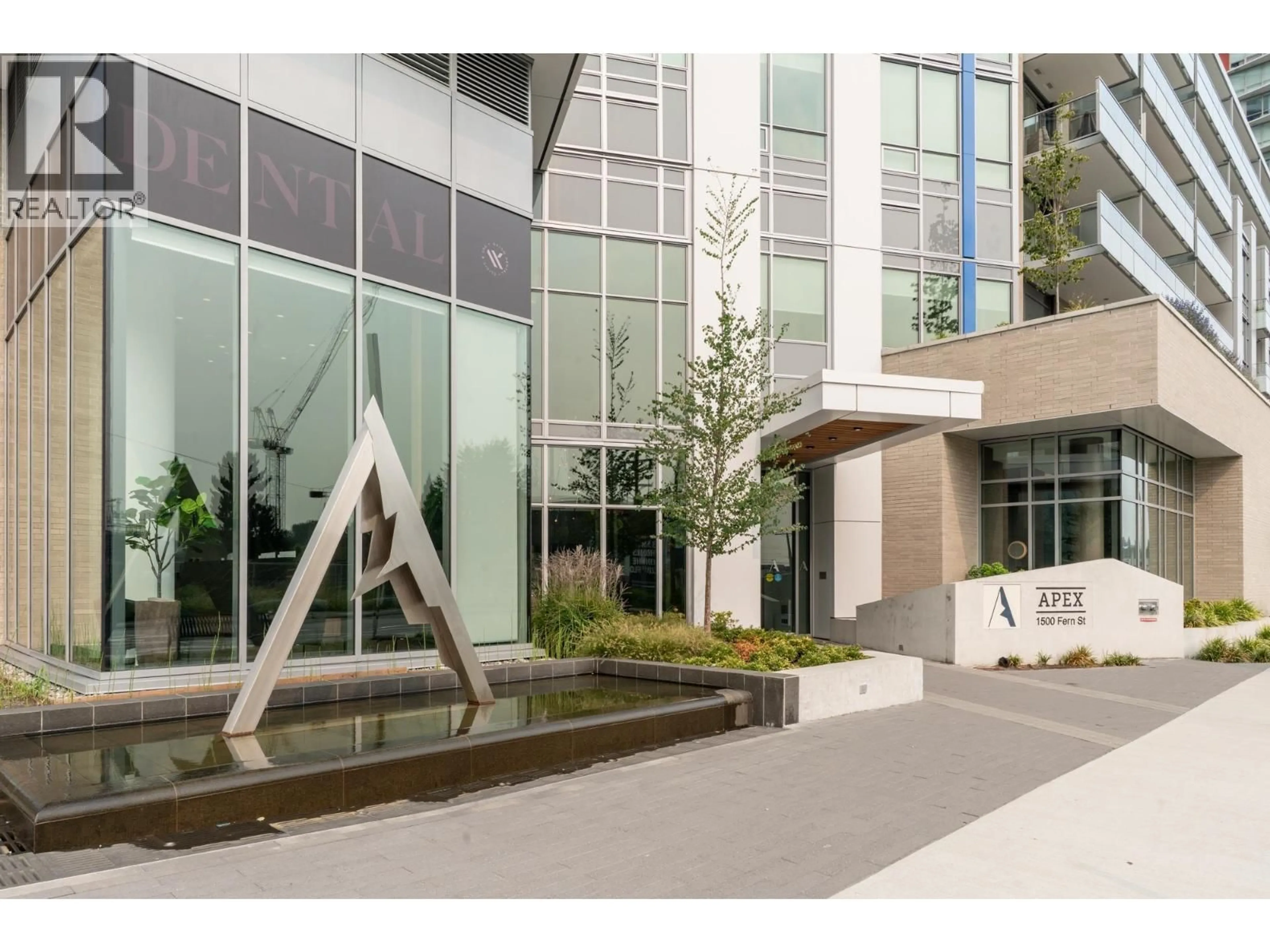Indoor foyer for 401 - 1500 FERN STREET, North Vancouver British Columbia V7J0E6