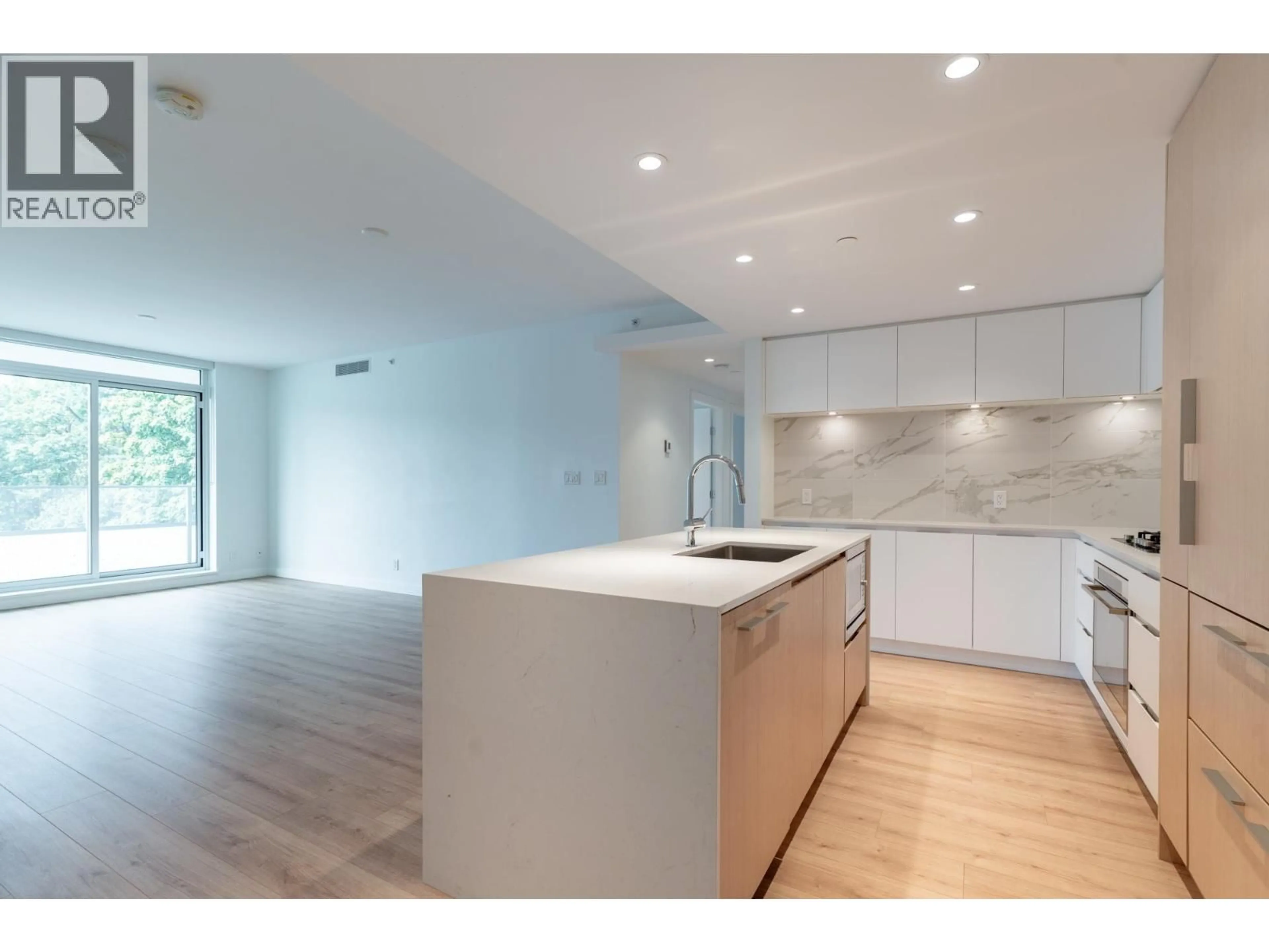 Open concept kitchen, unknown for 401 - 1500 FERN STREET, North Vancouver British Columbia V7J0E6