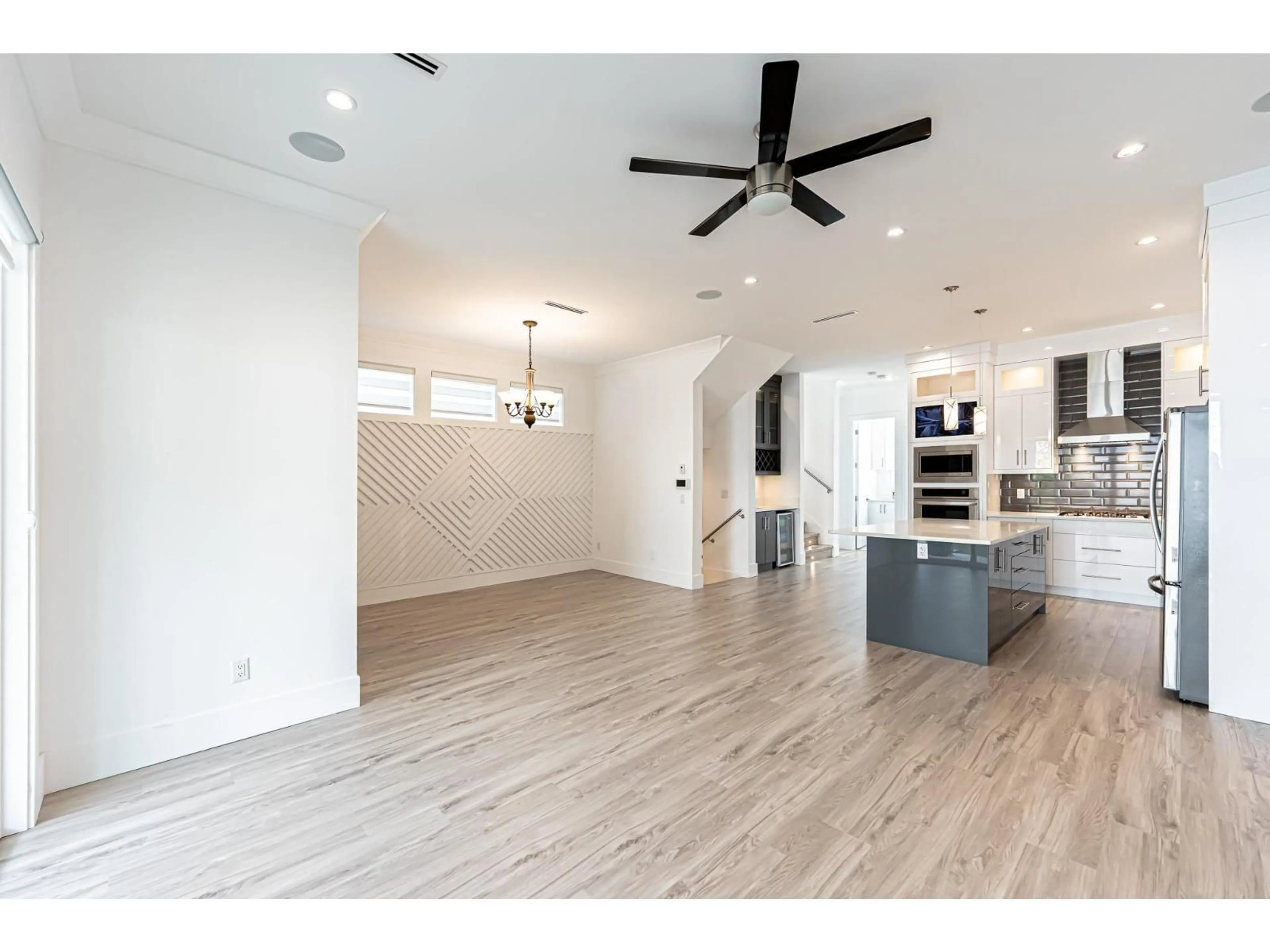 Open concept kitchen, unknown for 16737 16TH, Surrey British Columbia V3Z0T3