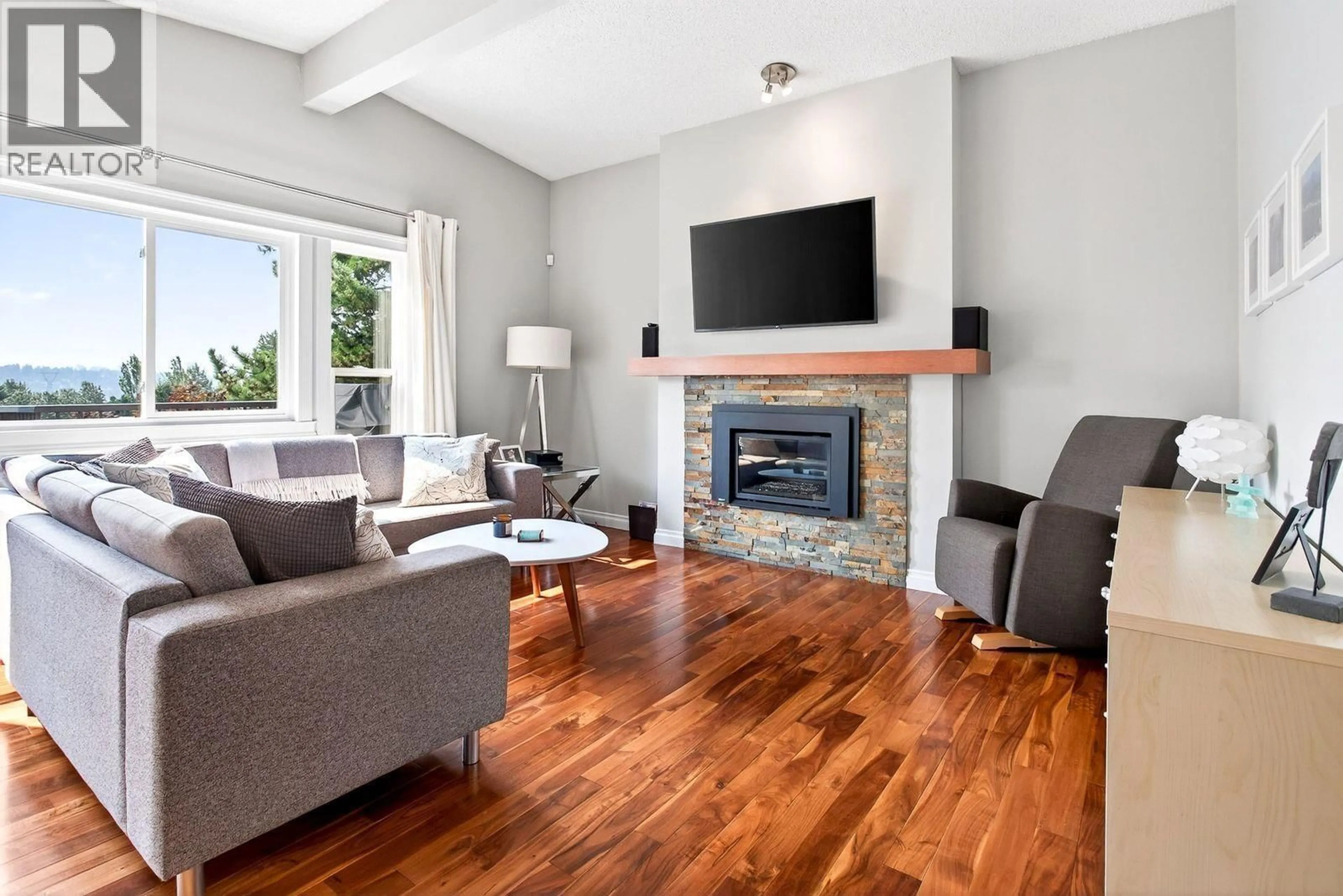 Living room with furniture, wood/laminate floor for 320 DARTMOOR DRIVE, Coquitlam British Columbia V3K5R3