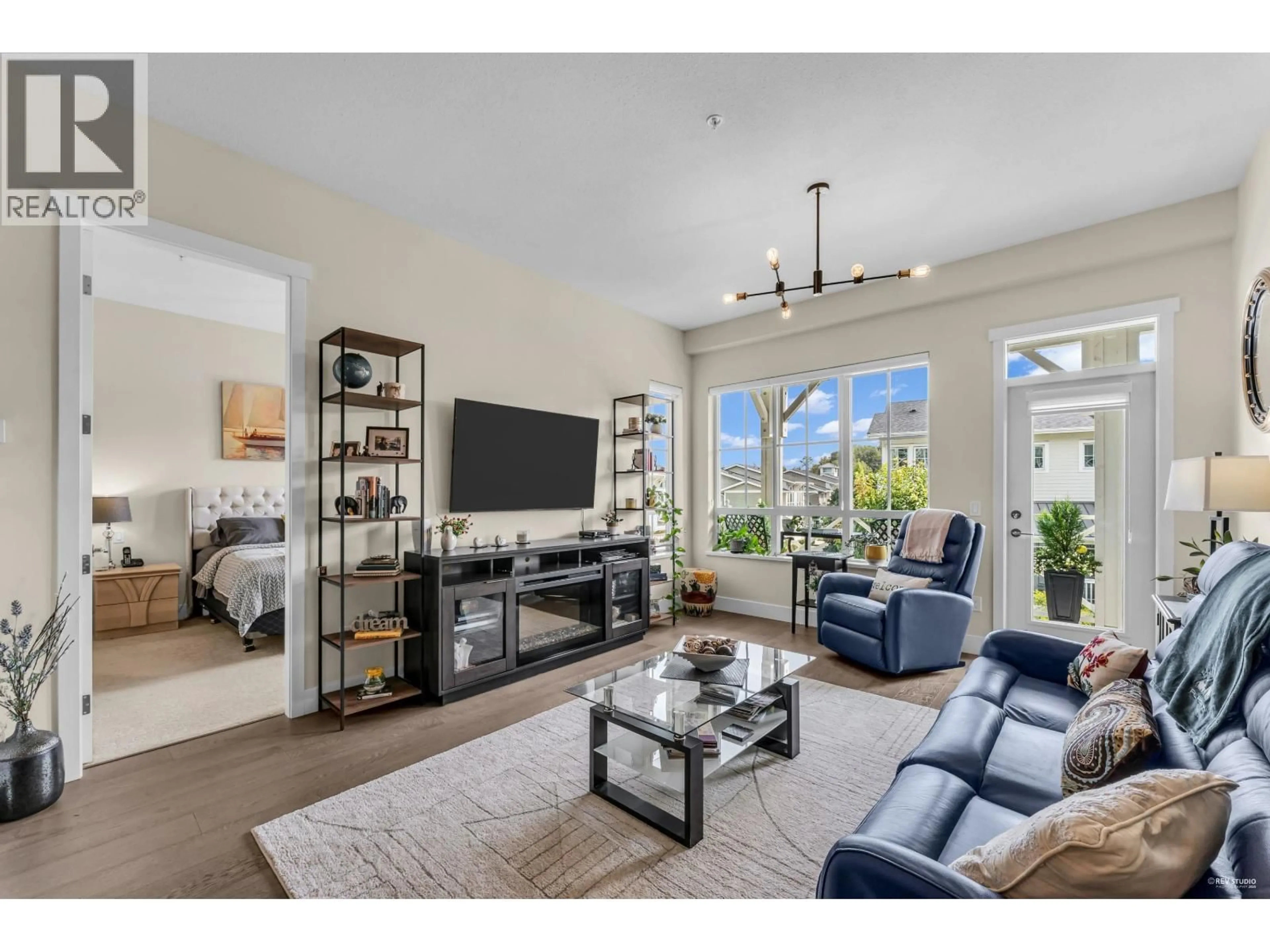 Living room with furniture, unknown for 221 - 5535 ADMIRAL WAY, Delta British Columbia V4K0E3