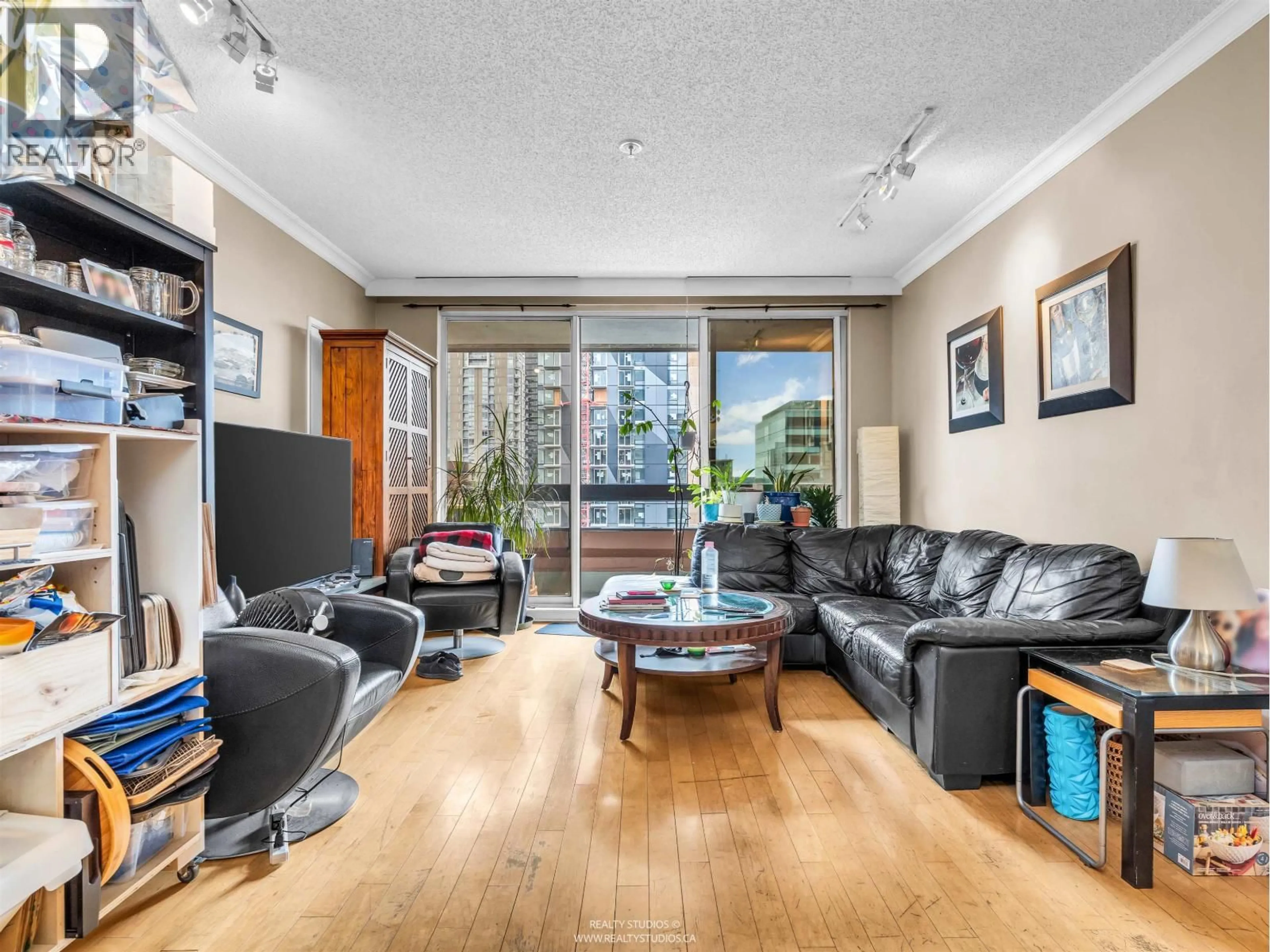 Living room with furniture, wood/laminate floor for 1108 - 1177 HORNBY STREET, Vancouver British Columbia V6Z2E9
