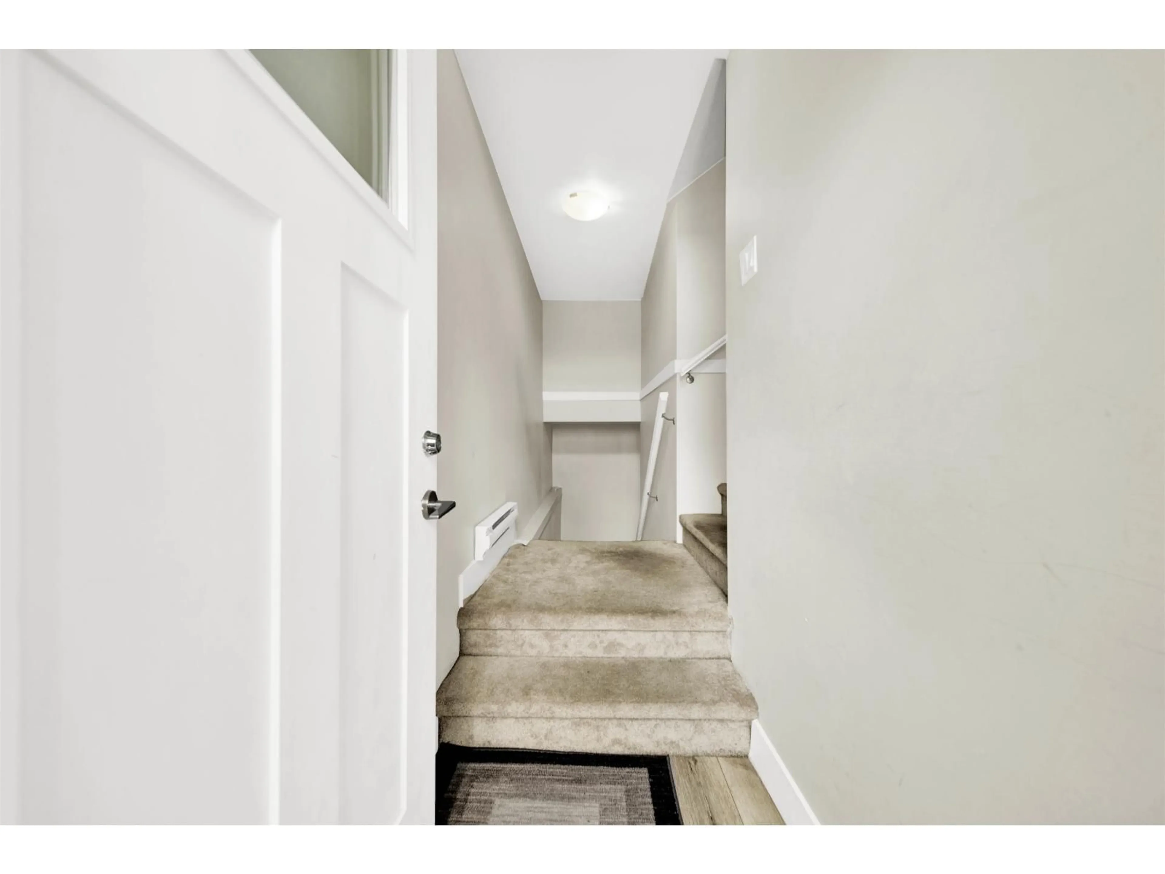 Indoor entryway for 7 - 31548 UPPER MACLURE ROAD, Abbotsford British Columbia V2T0J3