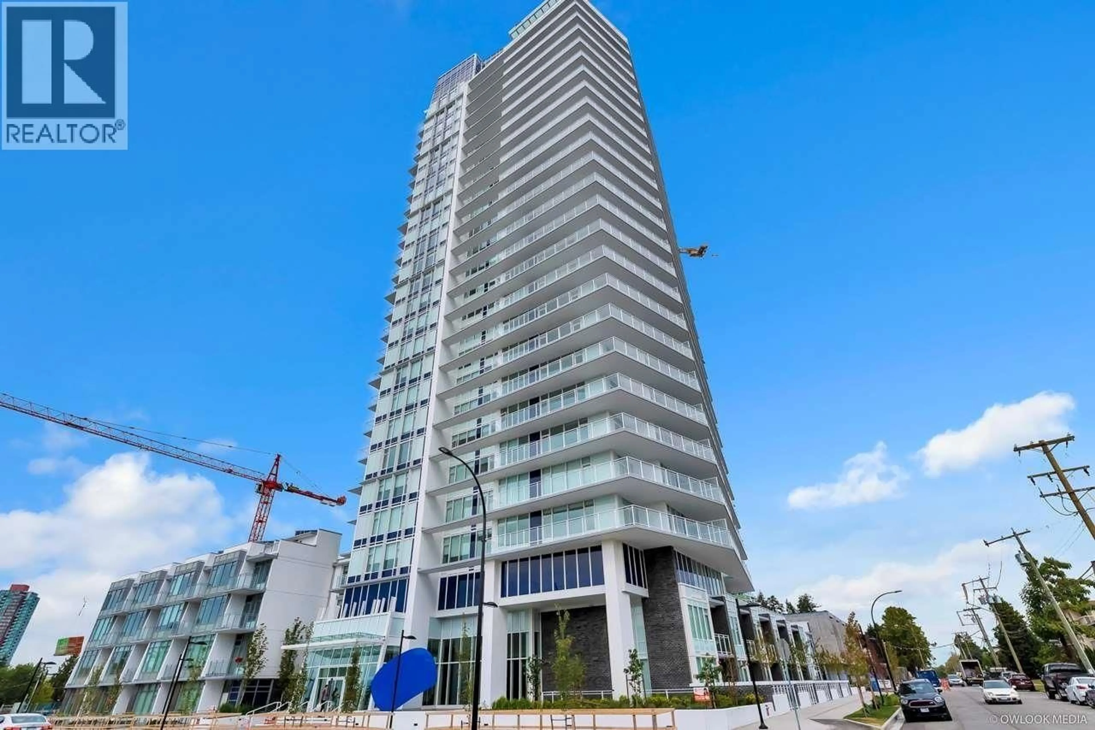 Indoor foyer for 704 - 5051 IMPERIAL STREET, Burnaby British Columbia V5J0J3