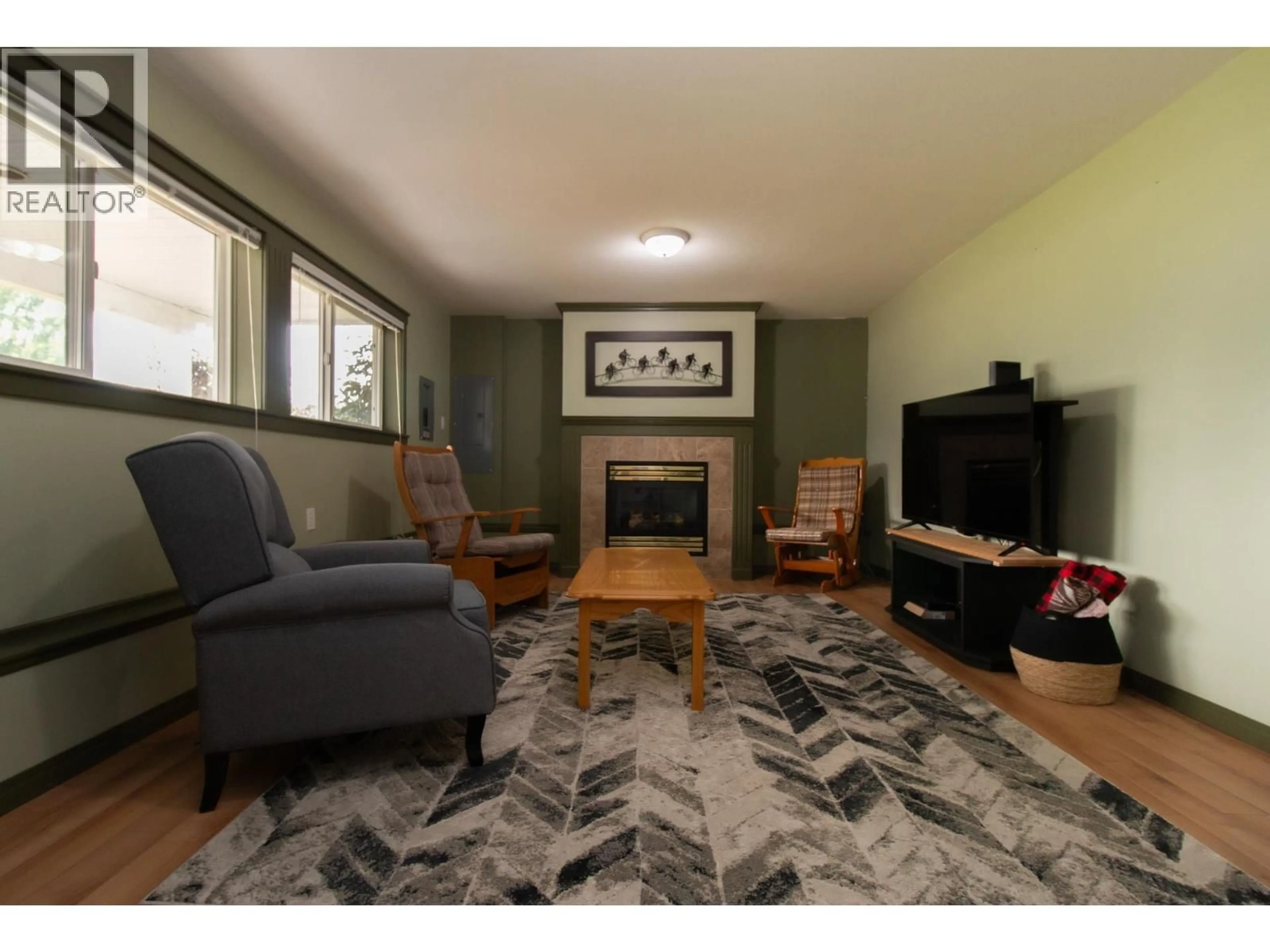 Living room with furniture, unknown for 40258 KALODON ROAD, Squamish British Columbia V8B0G2