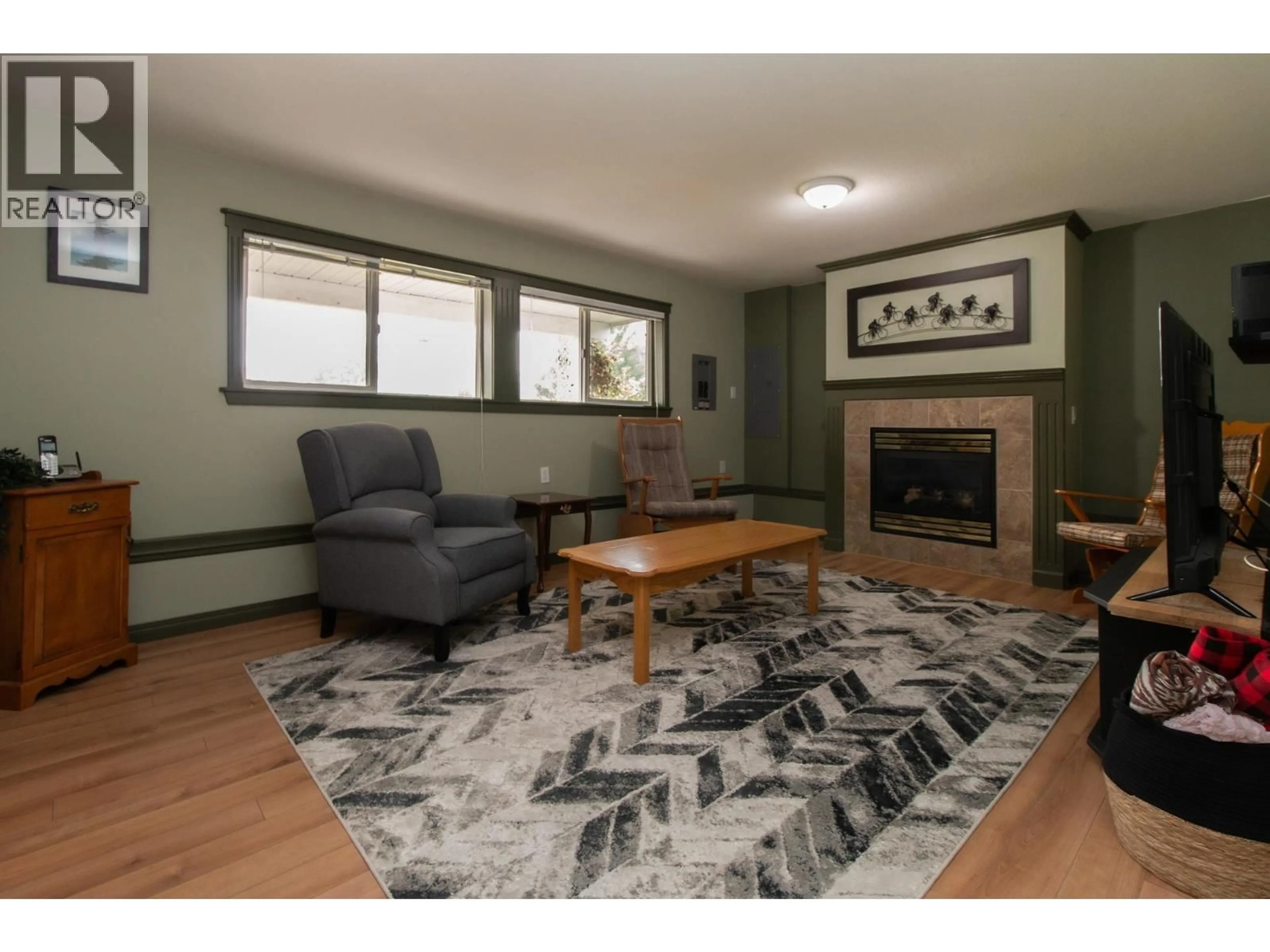 Living room with furniture, unknown for 40258 KALODON ROAD, Squamish British Columbia V8B0G2