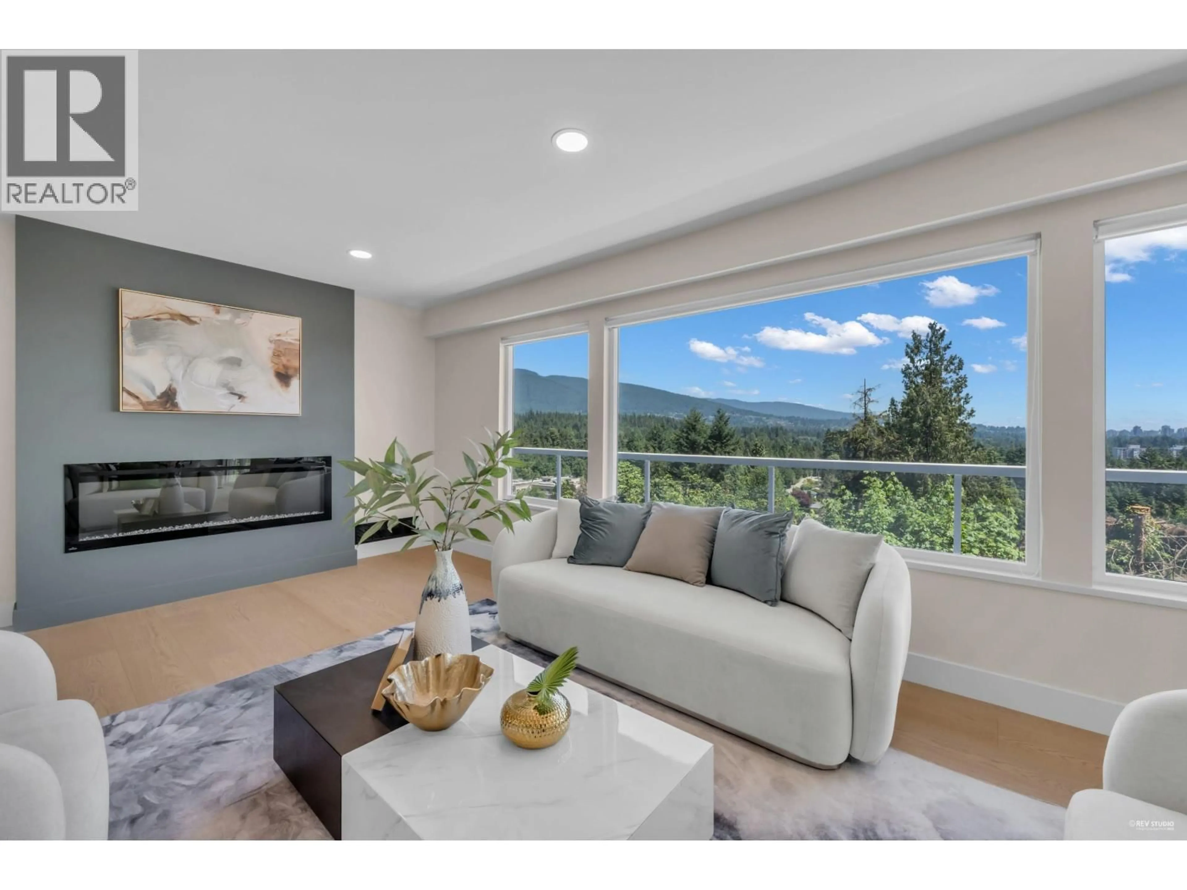 Living room with furniture, unknown for 818 YOUNETTE DRIVE, West Vancouver British Columbia V7T1S9