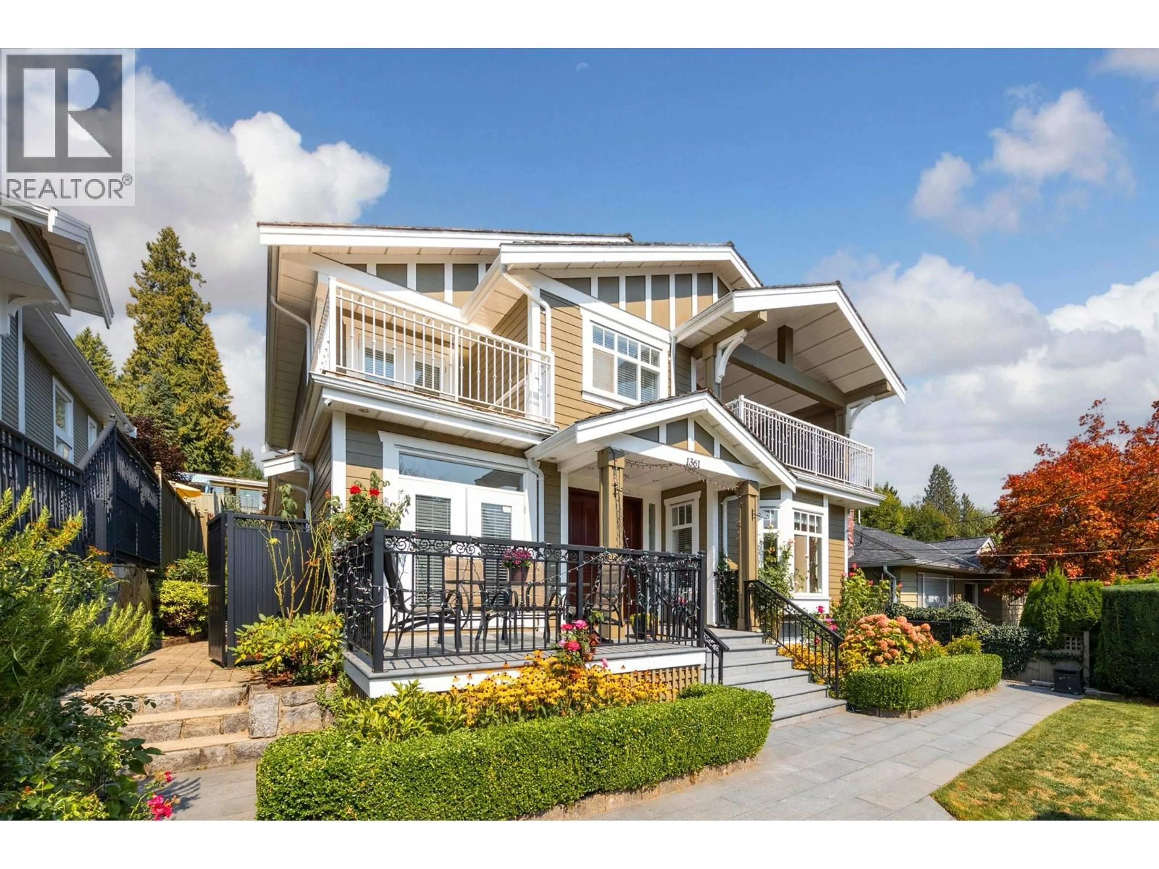 Home with vinyl exterior material, street for 1361 LAWSON AVENUE, West Vancouver British Columbia V7T2E6