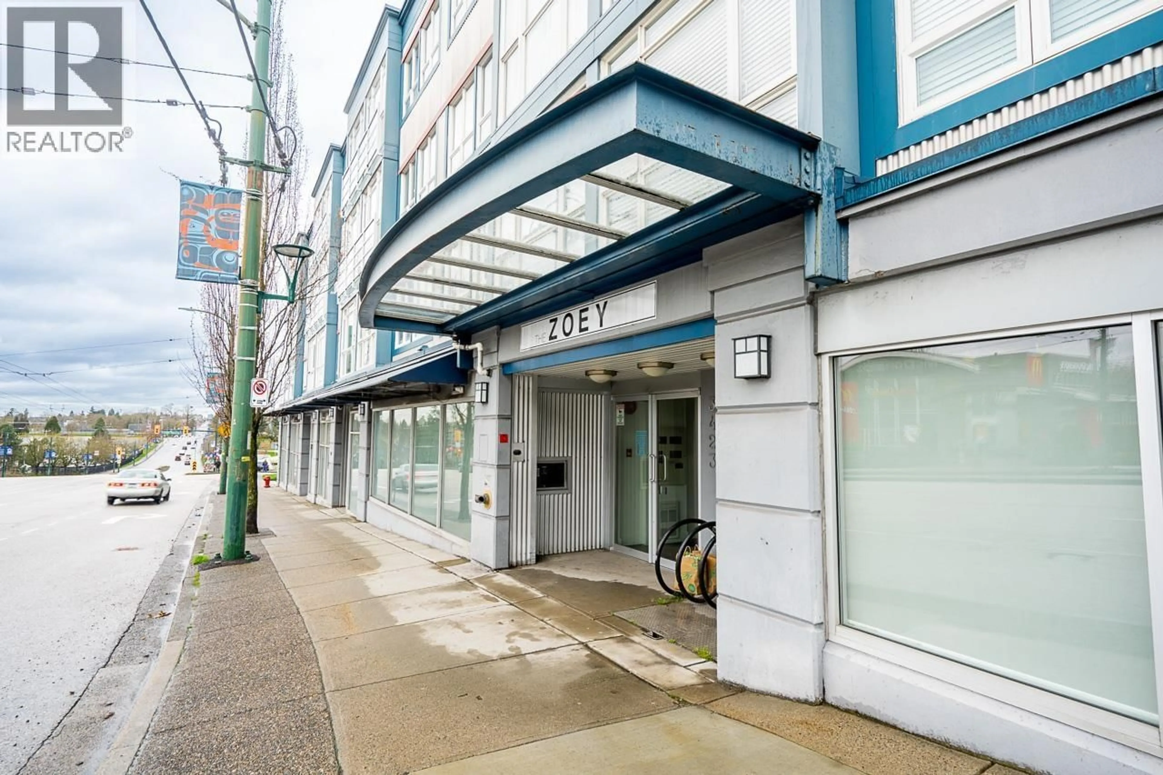Indoor foyer for 303 - 3423 HASTINGS STREET, Vancouver British Columbia V5K2A5